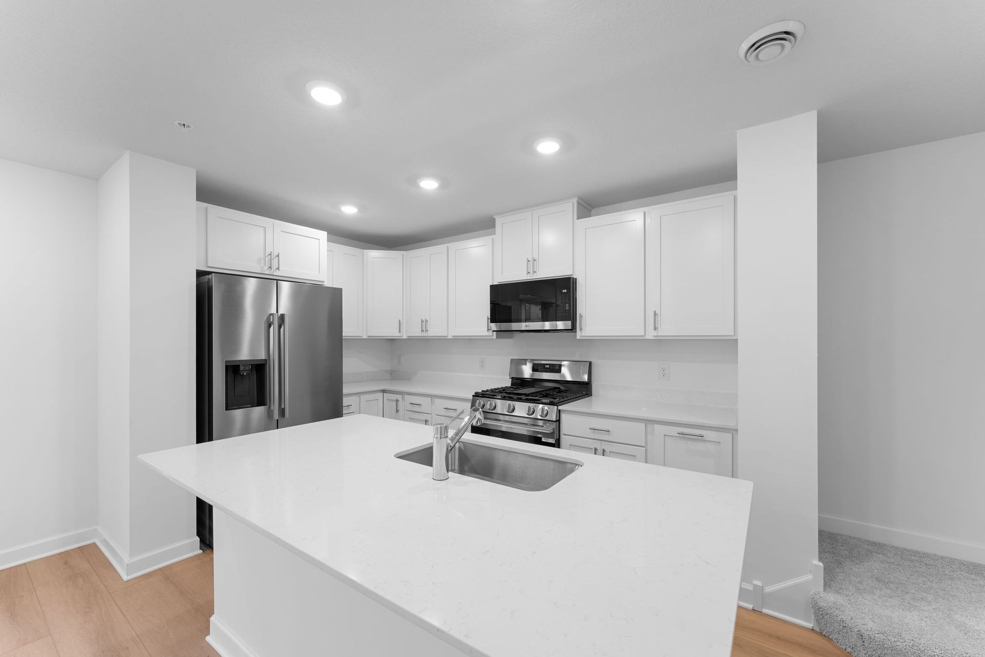 8 Pioneer Commons Franklin QMI H S22177543601 Kitchen 1of3 F1