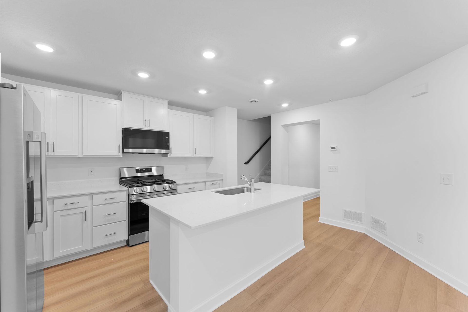 9 Pioneer Commons Franklin QMI H S22177543601 Kitchen 2of3 F1