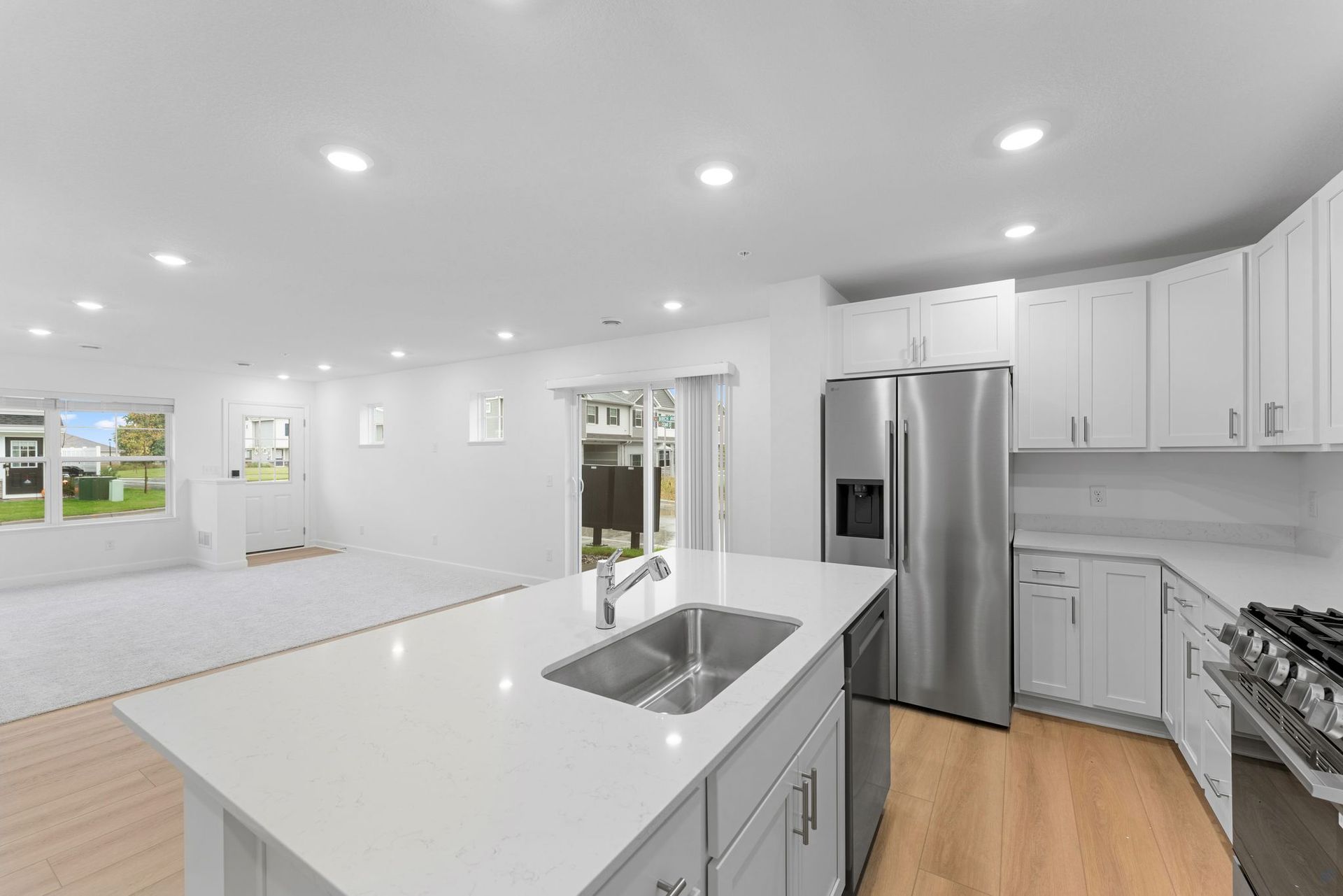 10 Pioneer Commons Franklin QMI H S22177543601 Kitchen 3of3 F1