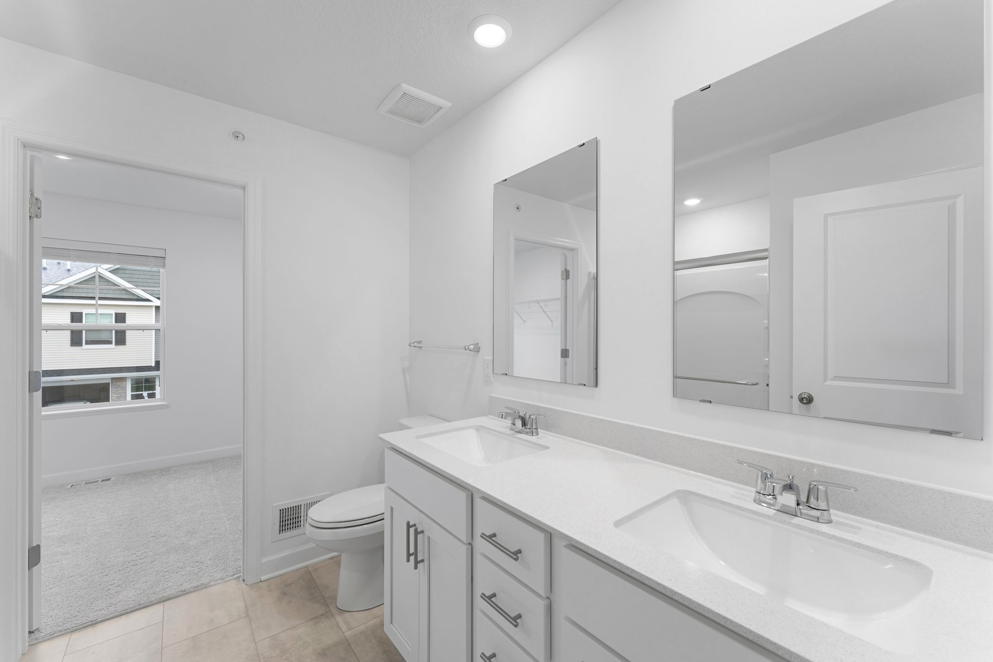 13 Pioneer Commons Franklin QMI H S22177543601 Owners Bathroom F2