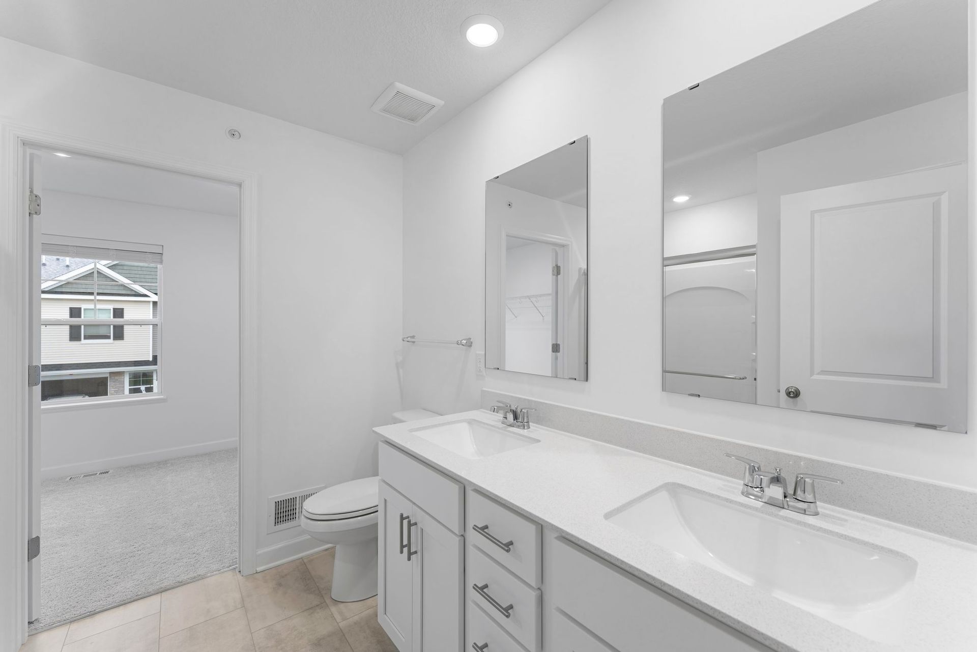 13 Pioneer Commons Franklin QMI H S22177543601 Owners Bathroom F2