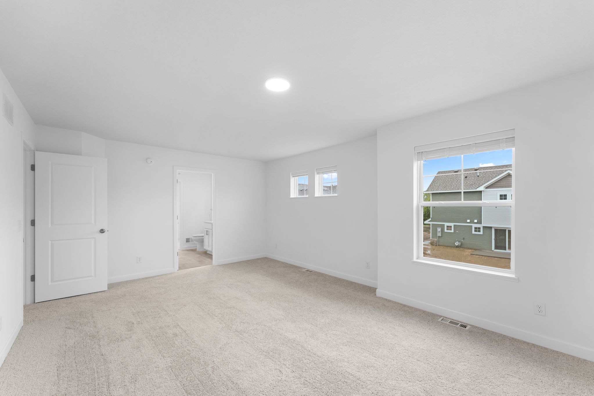 14 Pioneer Commons Franklin QMI H S22177543601 Owners Bedroom F2