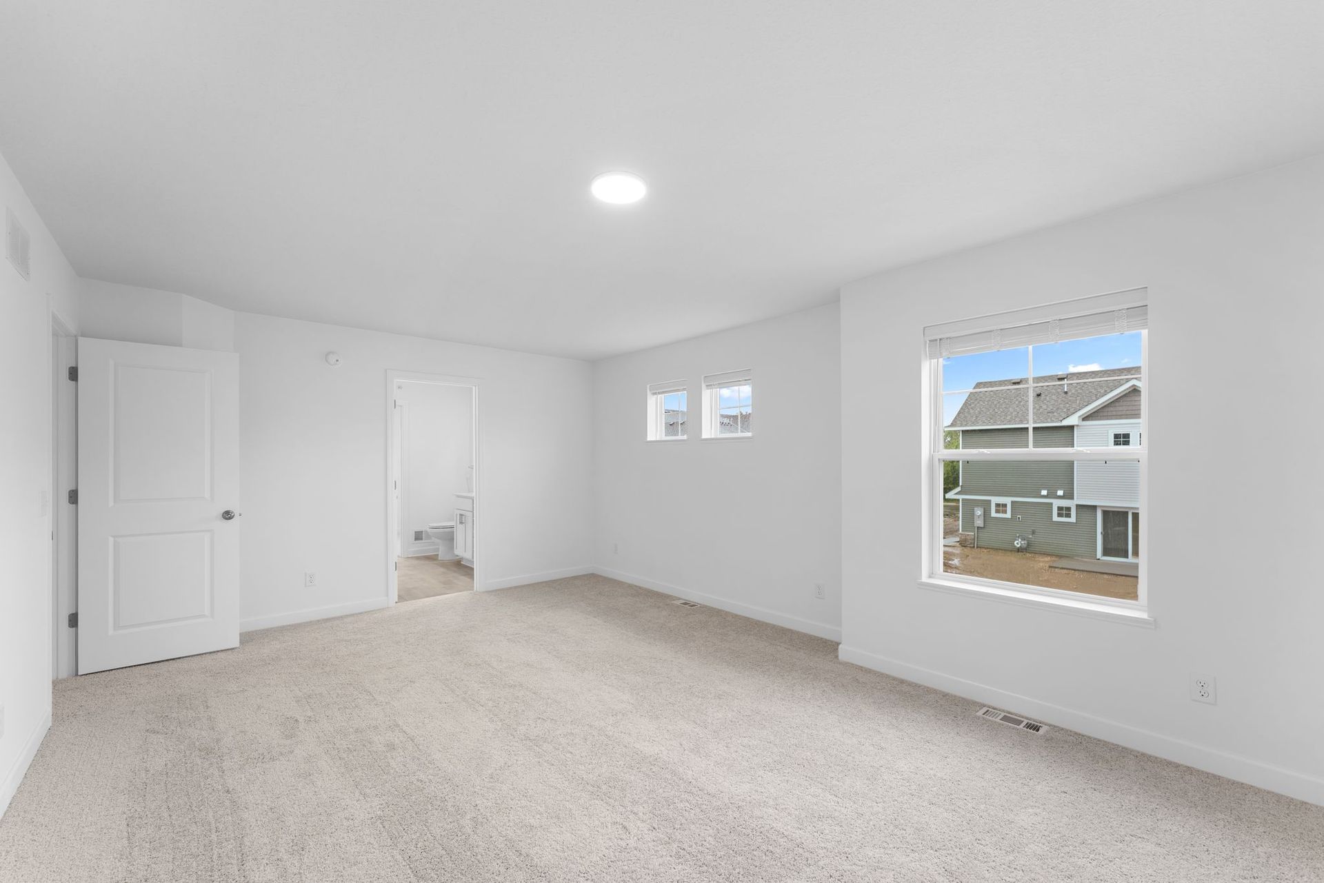 14 Pioneer Commons Franklin QMI H S22177543601 Owners Bedroom F2