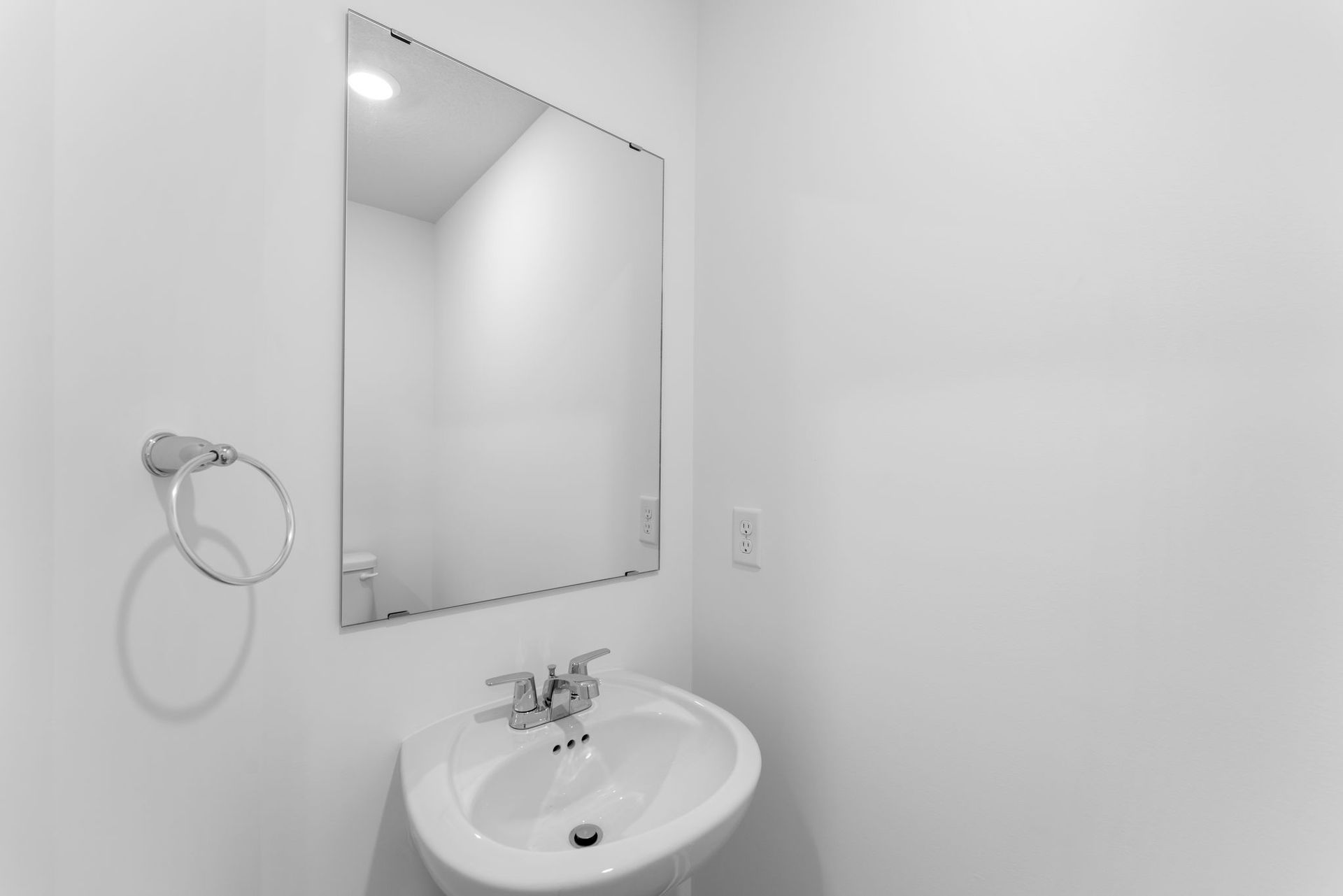15 Pioneer Commons Franklin QMI H S22177543601 Powder Room F1