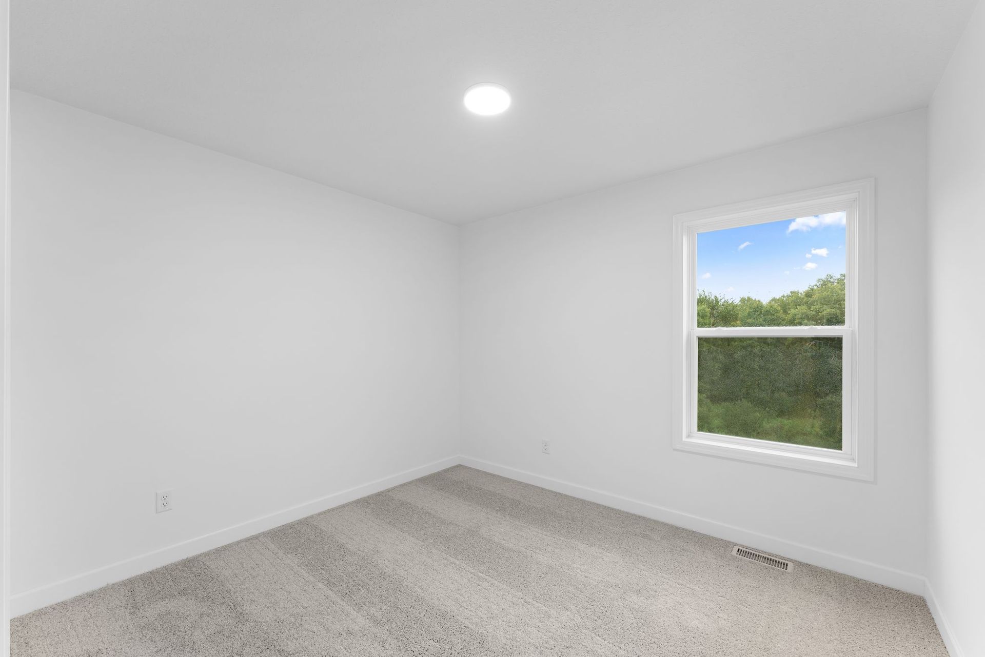 4 Fieldsof Winslow Cove Bristol QMI H S22134543613 Bedroom 2of3 F2