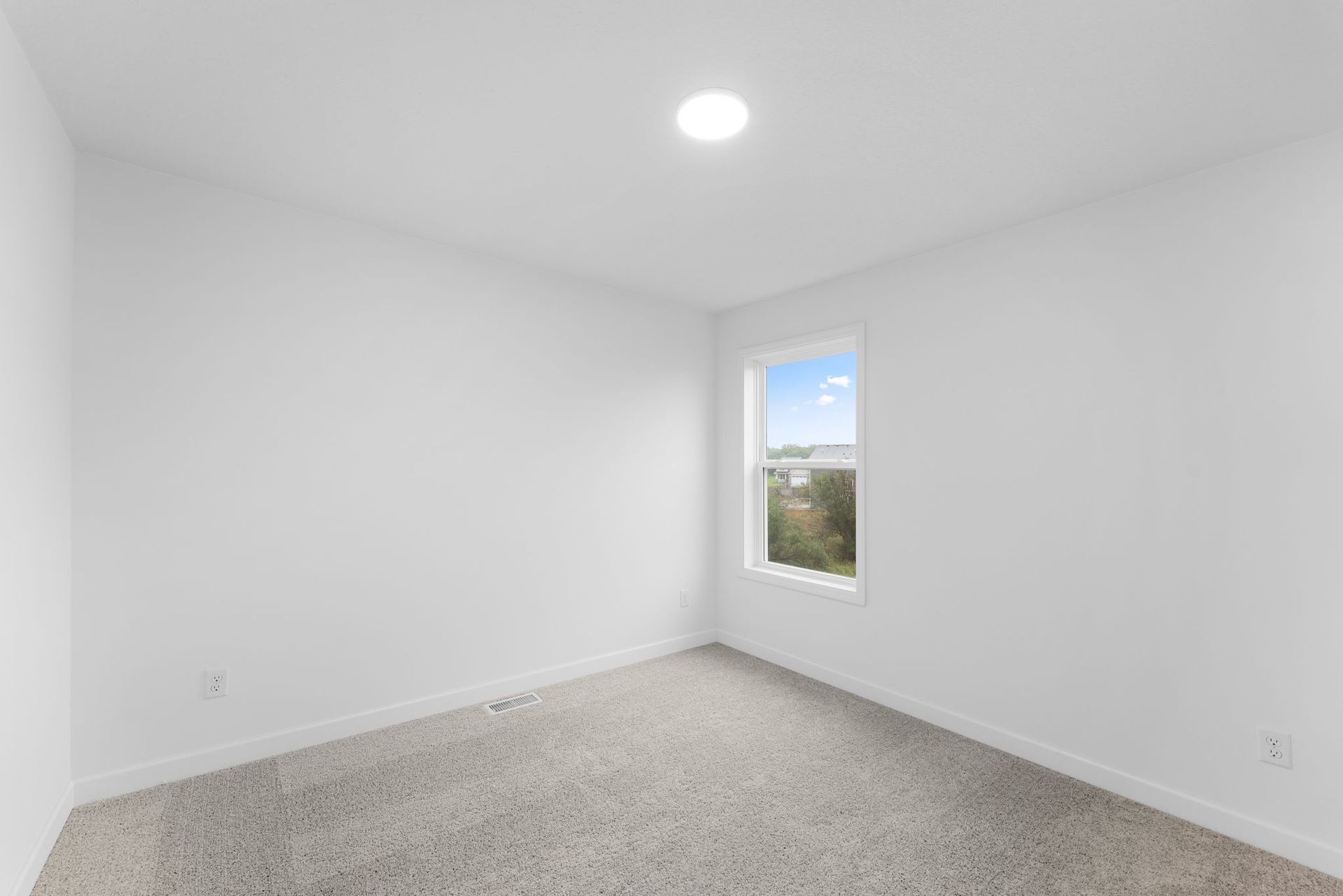 5 Fieldsof Winslow Cove Bristol QMI H S22134543613 Bedroom 3of3 F2