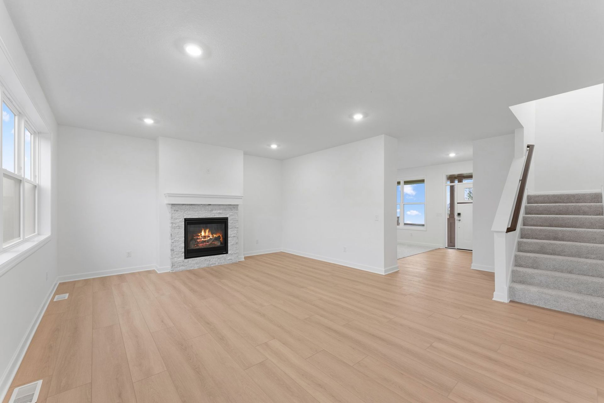 6 Fieldsof Winslow Cove Bristol QMI H S22134543613 Dining Room 1of2 F1