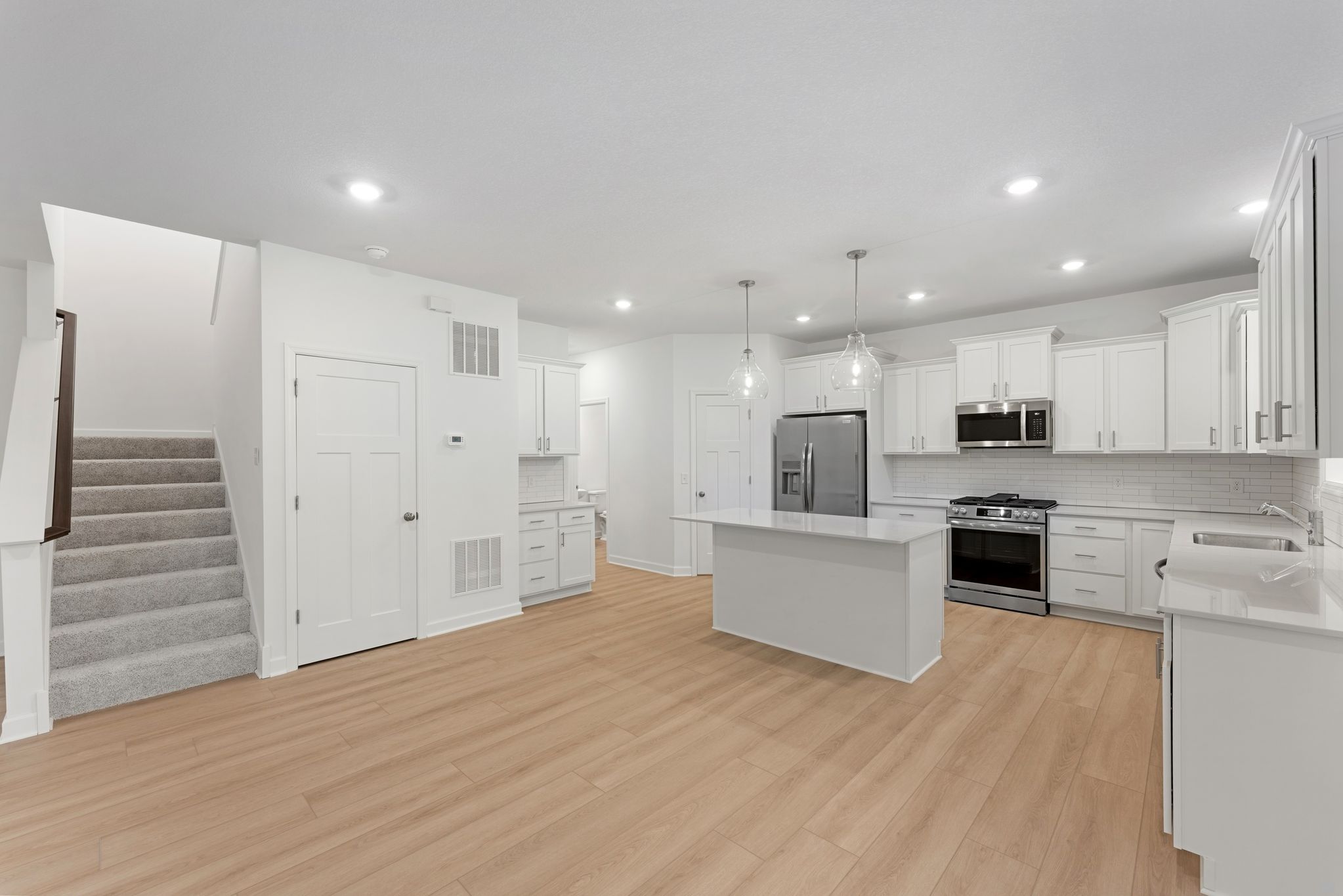 7 Fieldsof Winslow Cove Bristol QMI H S22134543613 Dining Room 2of2 F1