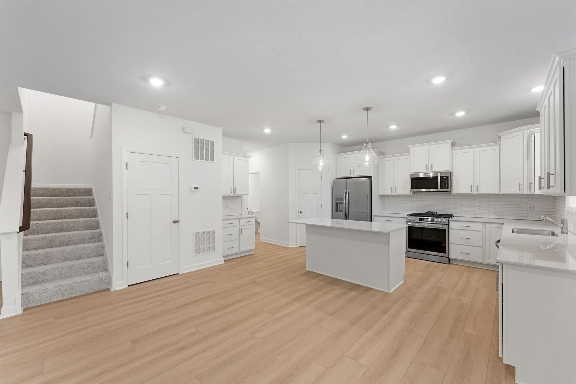 7 Fieldsof Winslow Cove Bristol QMI H S22134543613 Dining Room 2of2 F1