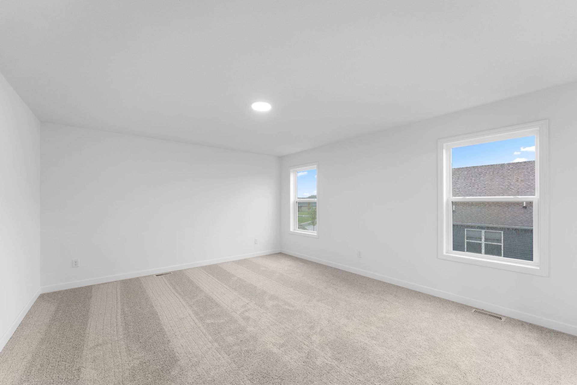 13 Fieldsof Winslow Cove Bristol QMI H S22134543613 Owners Bedroom 1of2 F2