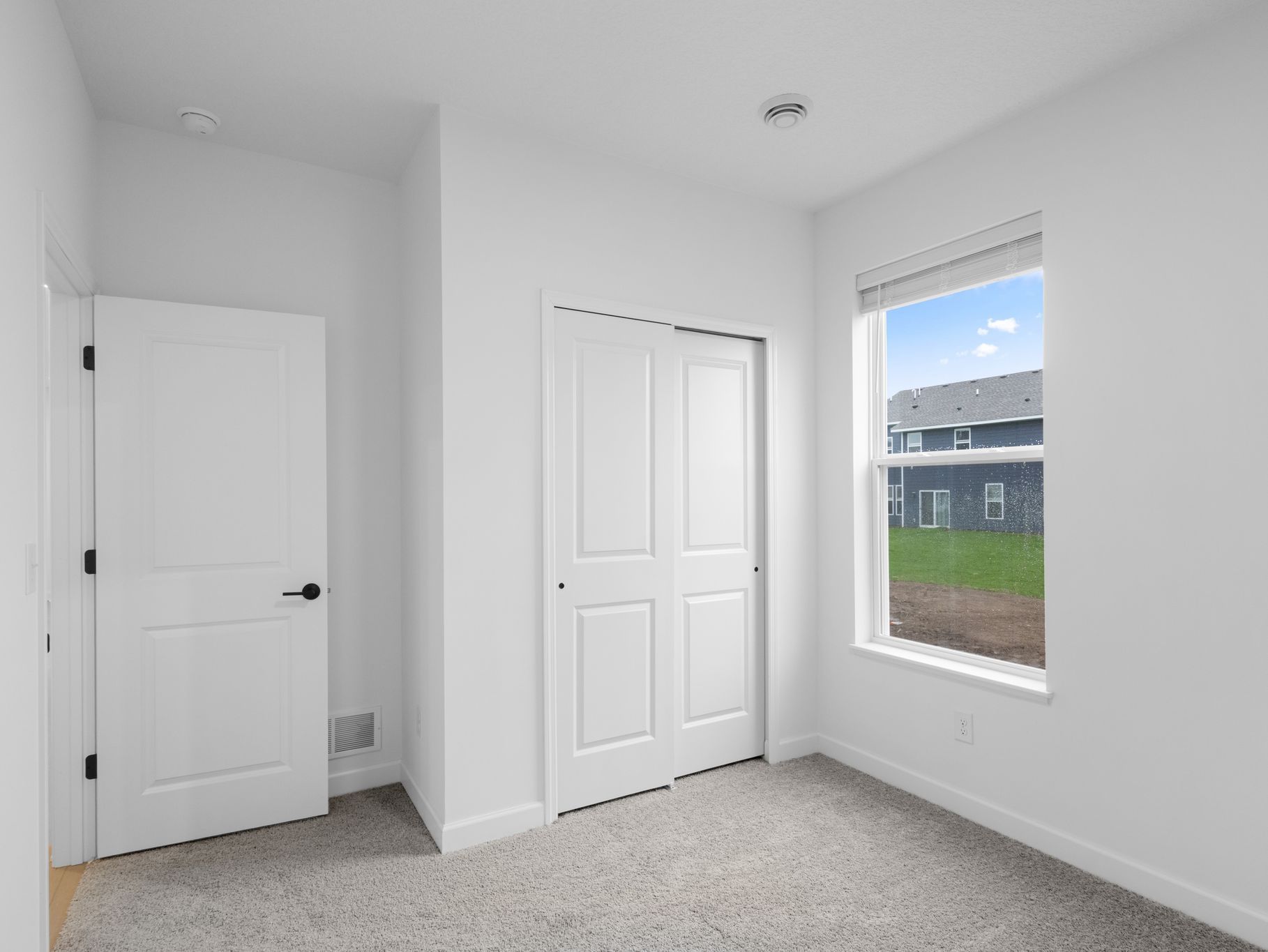 5 Voyageur Farms Davis QMI H S3505 Bedroom 1of4 F1
