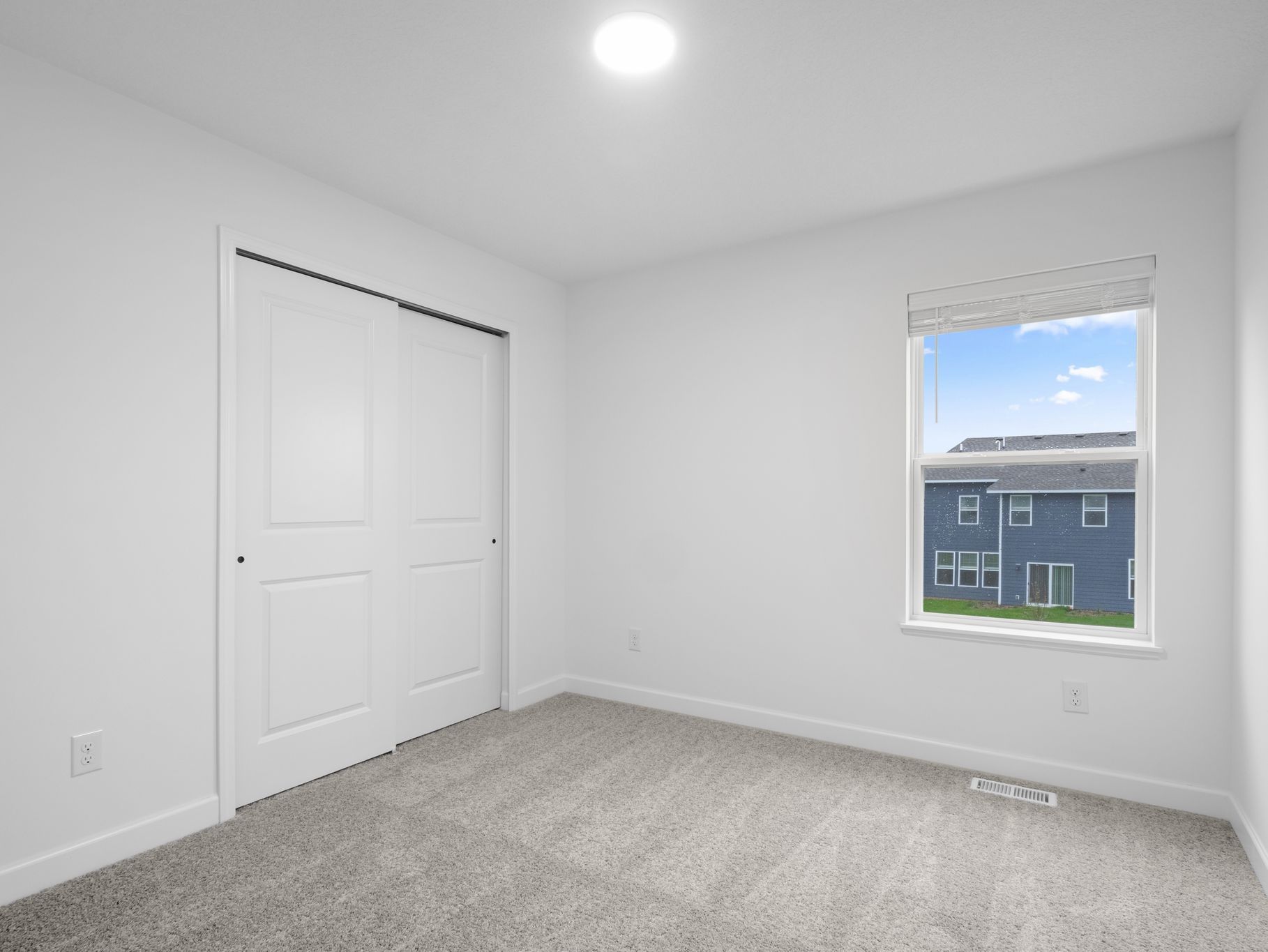 7 Voyageur Farms Davis QMI H S3505 Bedroom 3of4 F2