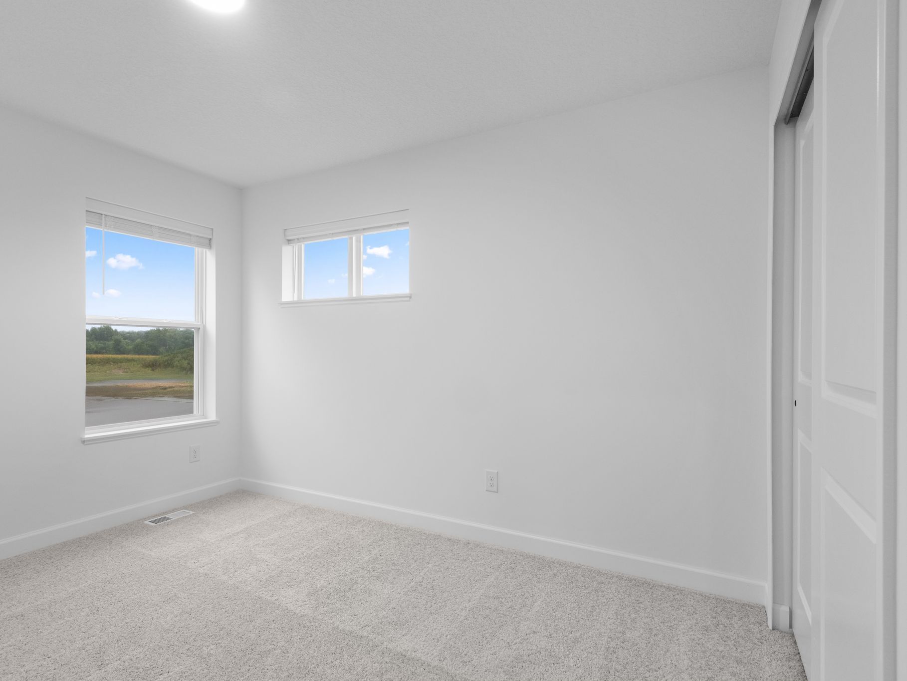 8 Voyageur Farms Davis QMI H S3505 Bedroom 4of4 F2
