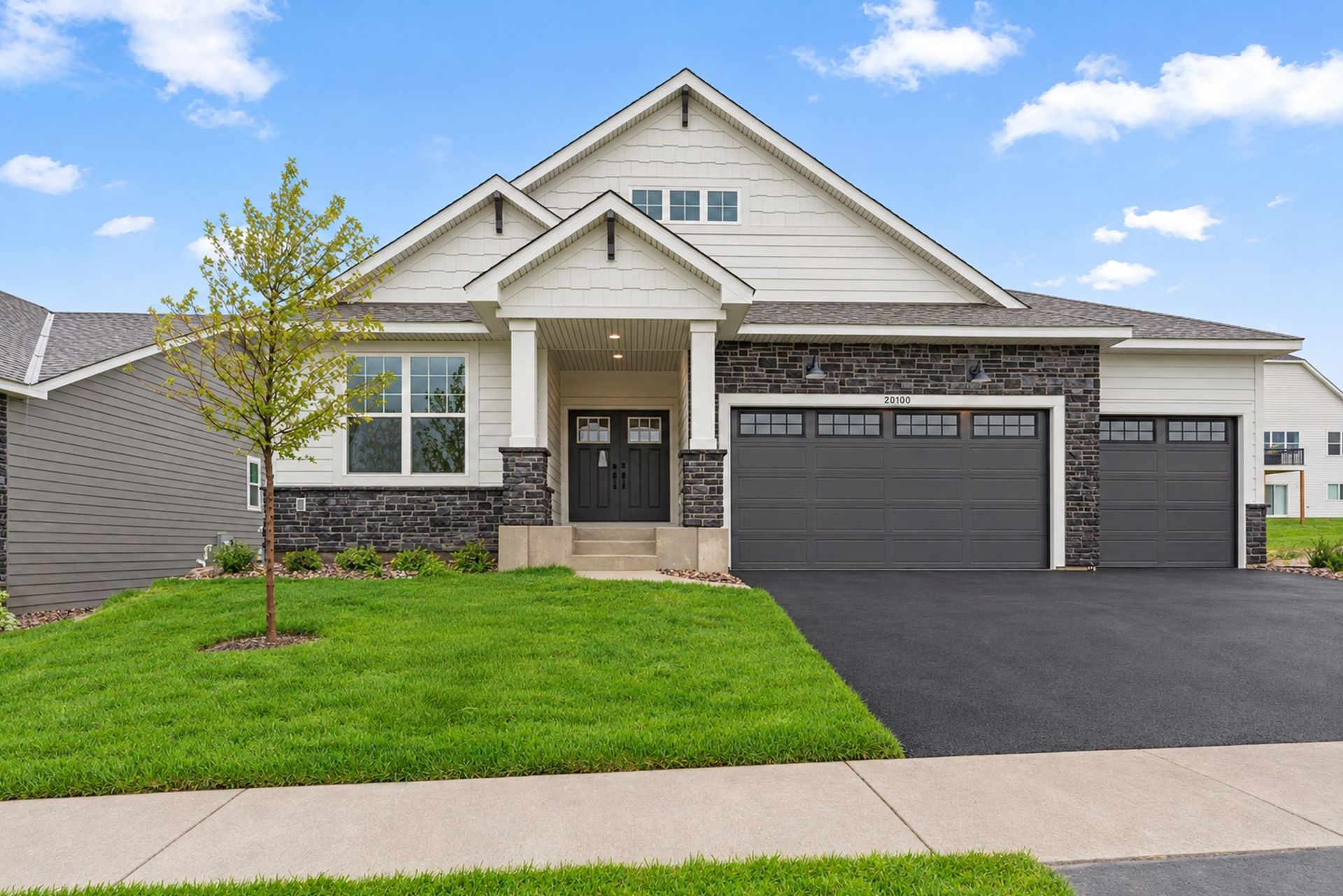 1 Cedar Hills Montreux QMI H S5209 Front Yard F1