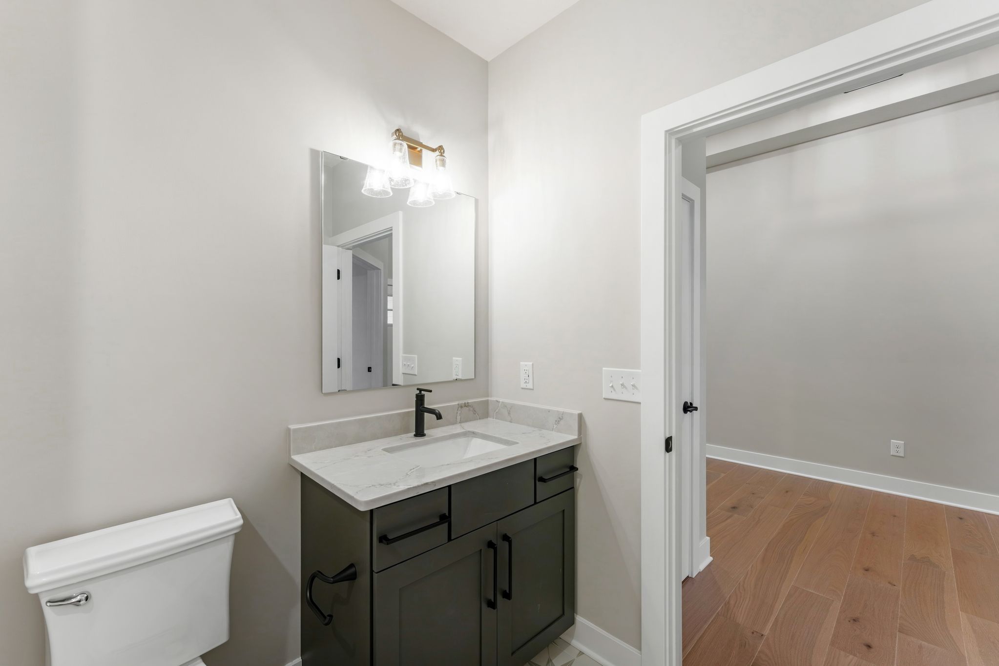 2 Cedar Hills Montreux QMI H S5209 Bathroom 1of3 F1