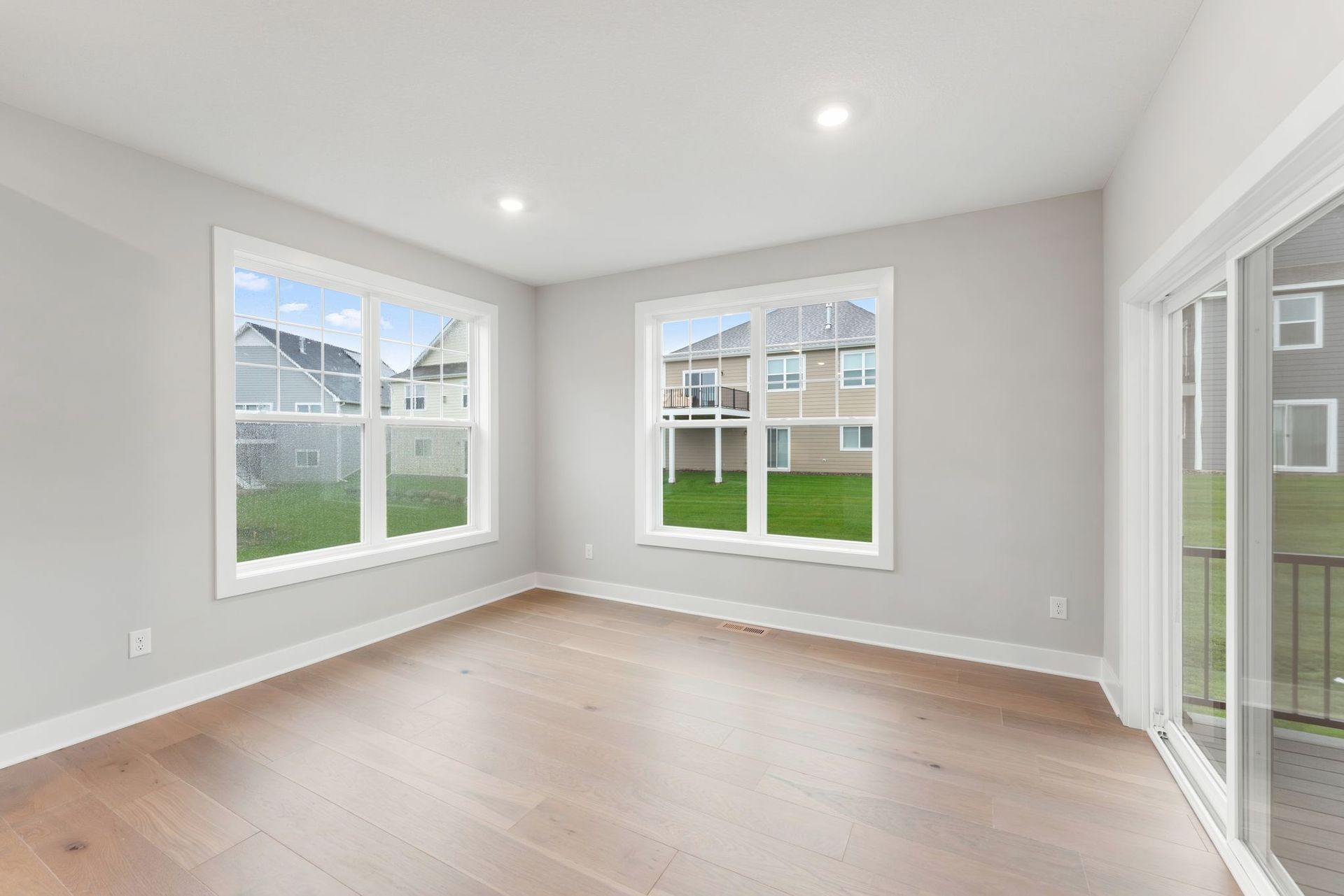 11 Cedar Hills Montreux QMI H S5209 Dining Room 3of4 F1