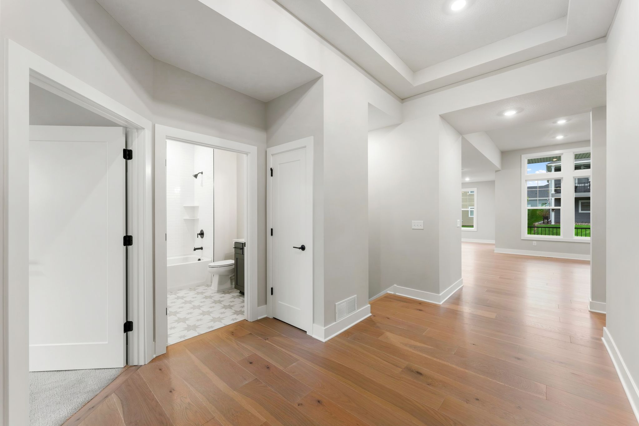 13 Cedar Hills Montreux QMI H S5209 Foyer 1of3 F1