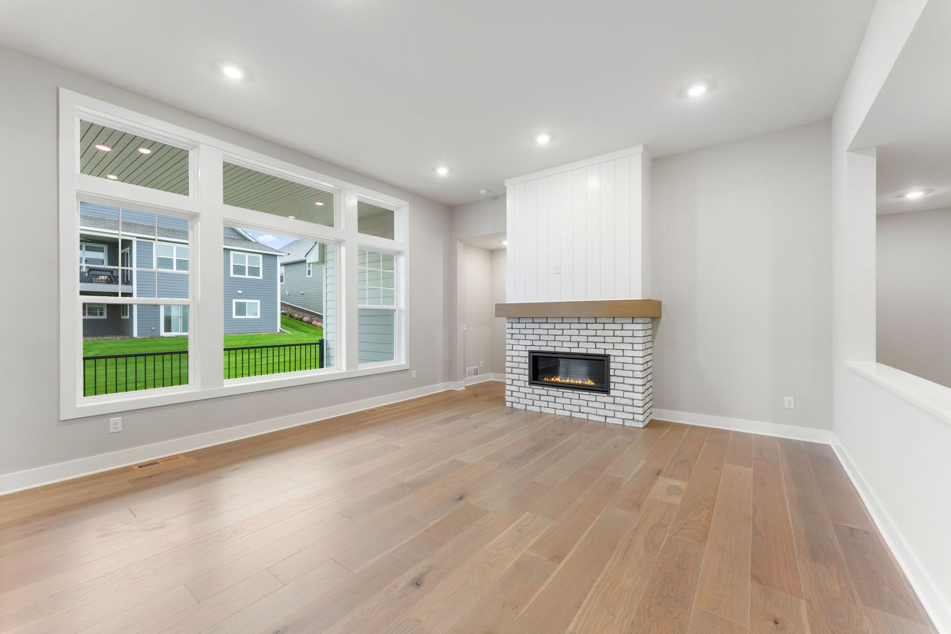 17 Cedar Hills Montreux QMI H S5209 Great Room 2of5 F1