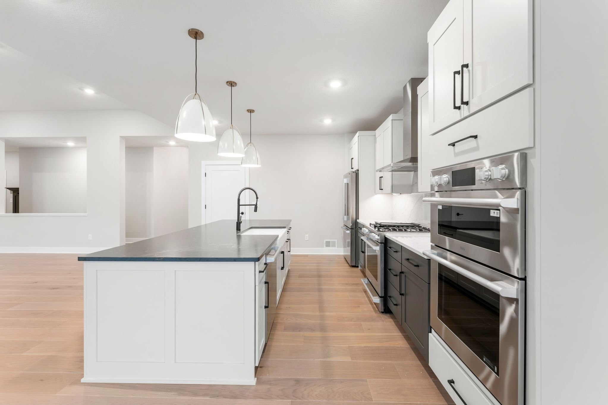 21 Cedar Hills Montreux QMI H S5209 Kitchen 1of6 F1