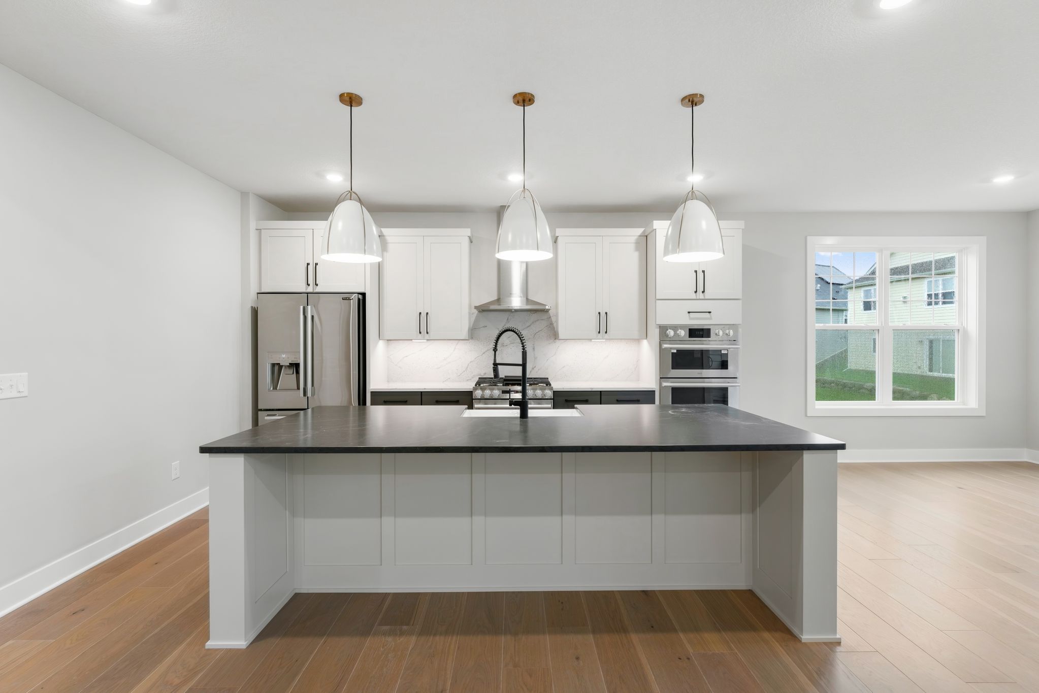 22 Cedar Hills Montreux QMI H S5209 Kitchen 2of6 F1