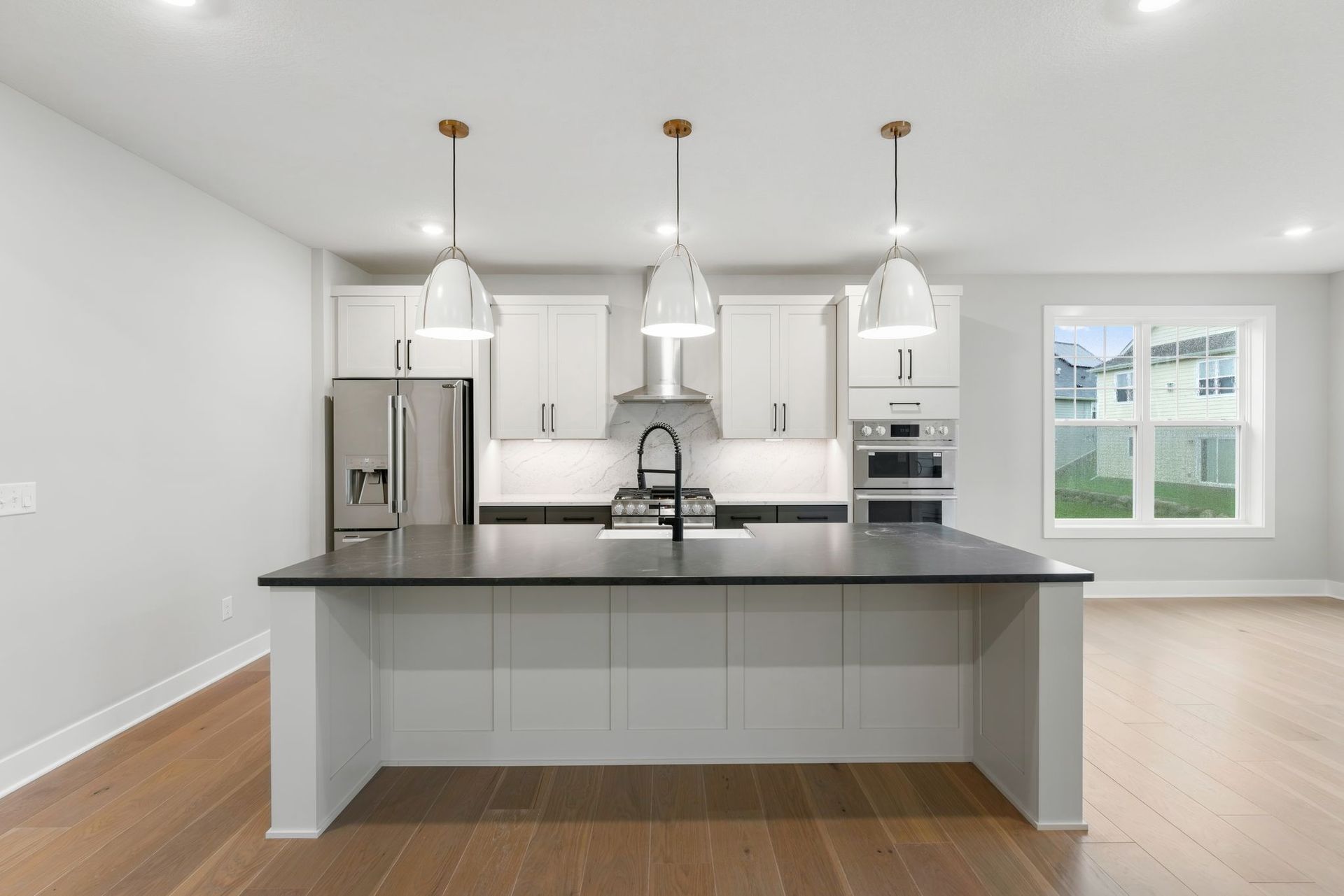 22 Cedar Hills Montreux QMI H S5209 Kitchen 2of6 F1