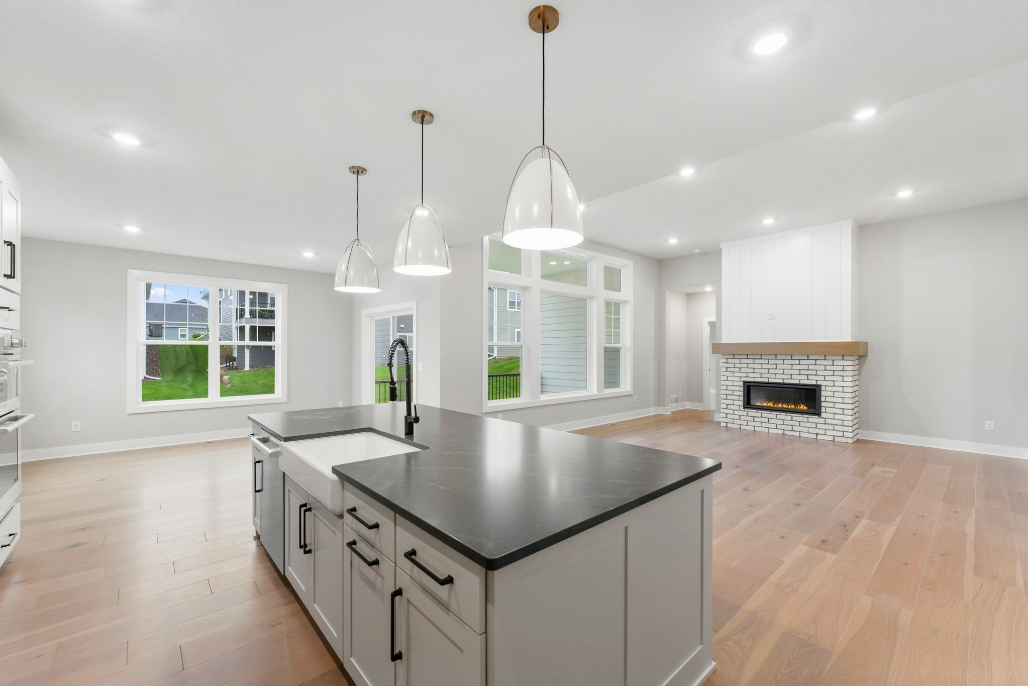 24 Cedar Hills Montreux QMI H S5209 Kitchen 4of6 F1