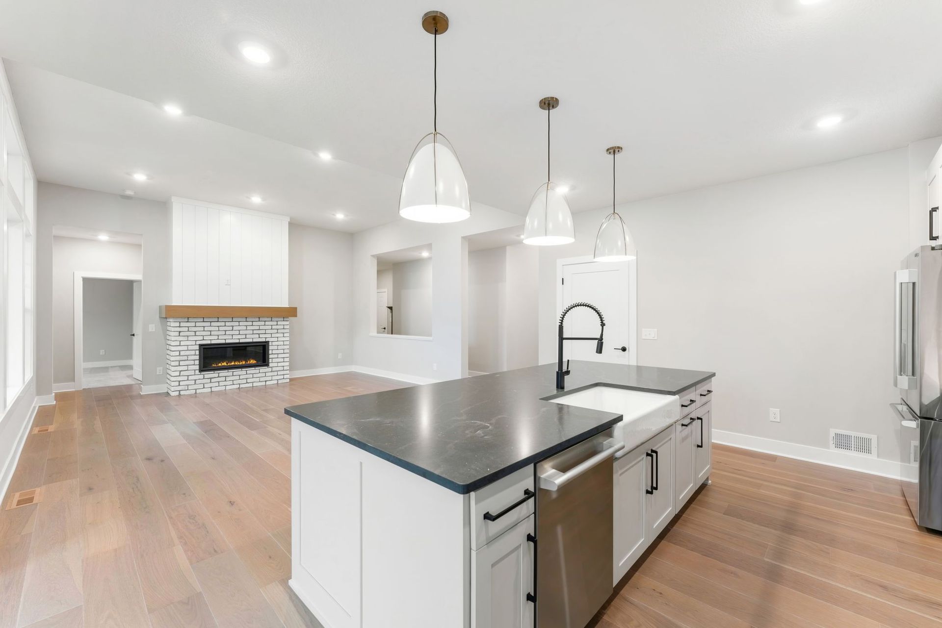 26 Cedar Hills Montreux QMI H S5209 Kitchen 6of6 F1