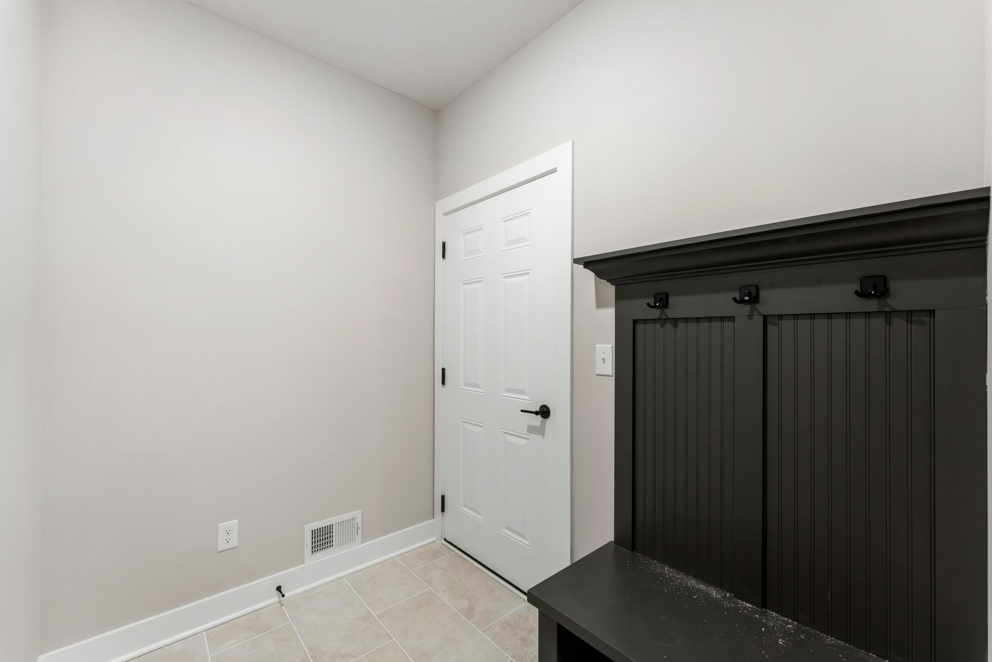 29 Cedar Hills Montreux QMI H S5209 Mud Room F1