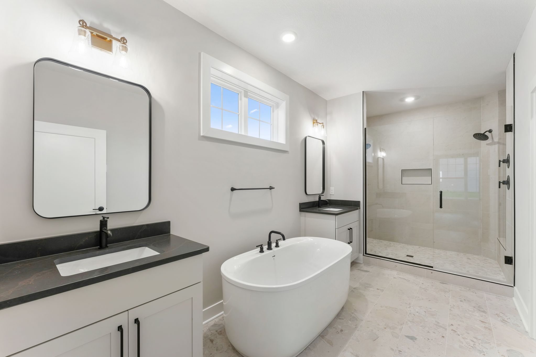 30 Cedar Hills Montreux QMI H S5209 Owners Bathroom 1of5 F1