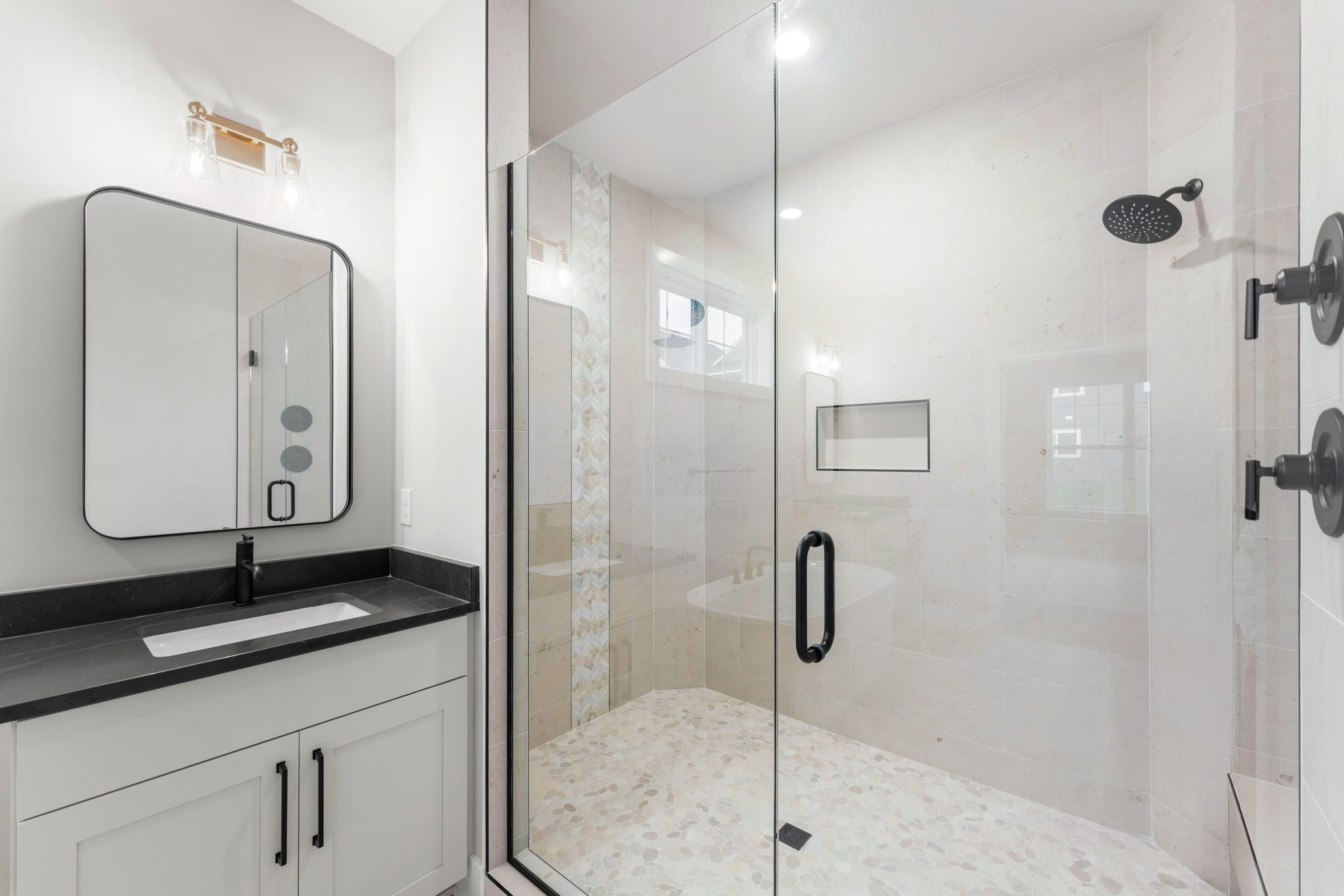 31 Cedar Hills Montreux QMI H S5209 Owners Bathroom 2of5 F1
