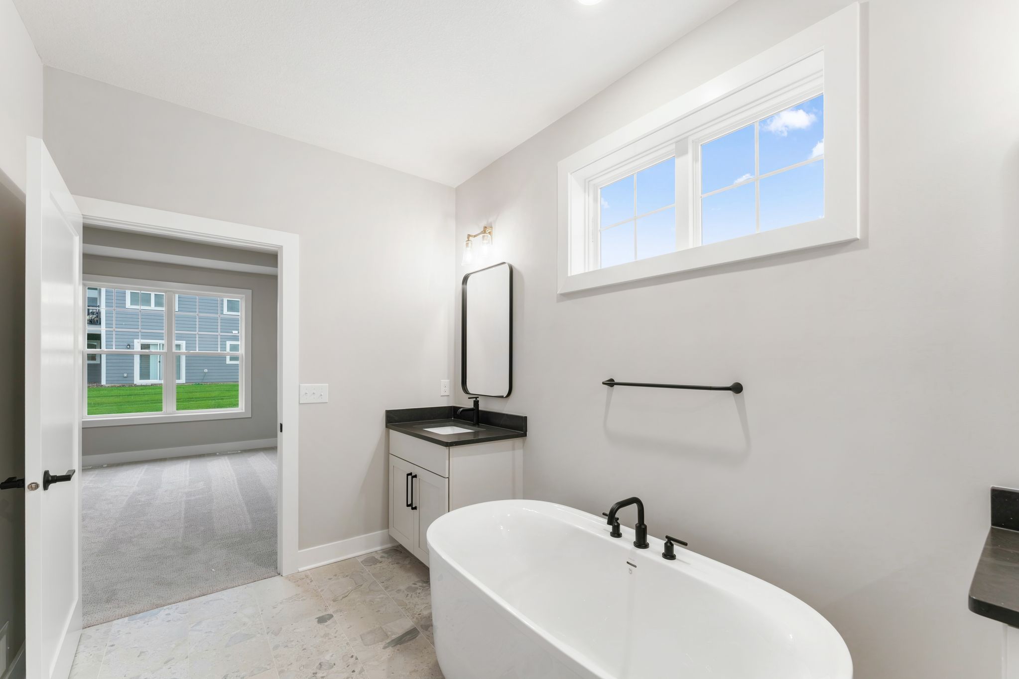 32 Cedar Hills Montreux QMI H S5209 Owners Bathroom 3of5 F1