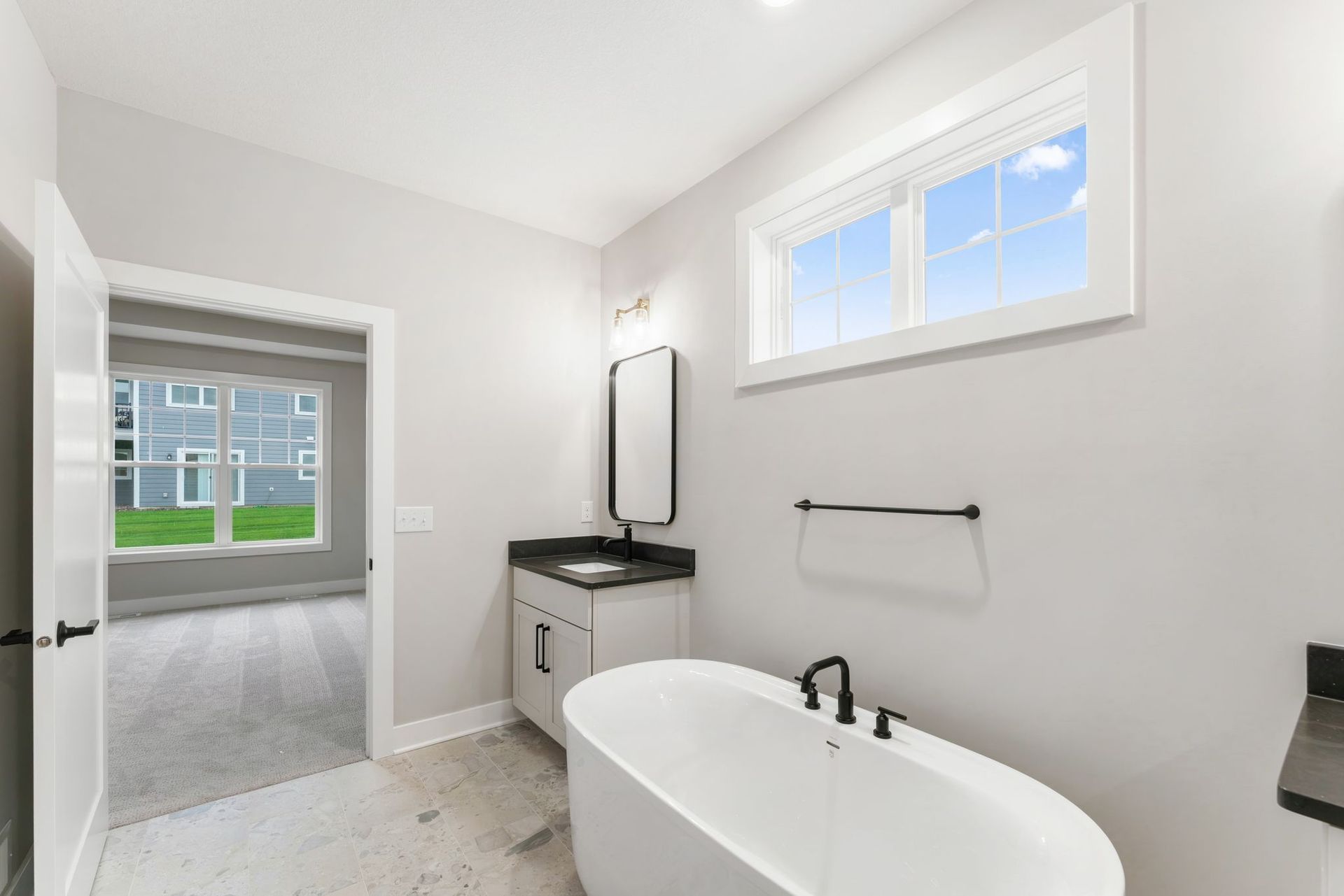 32 Cedar Hills Montreux QMI H S5209 Owners Bathroom 3of5 F1