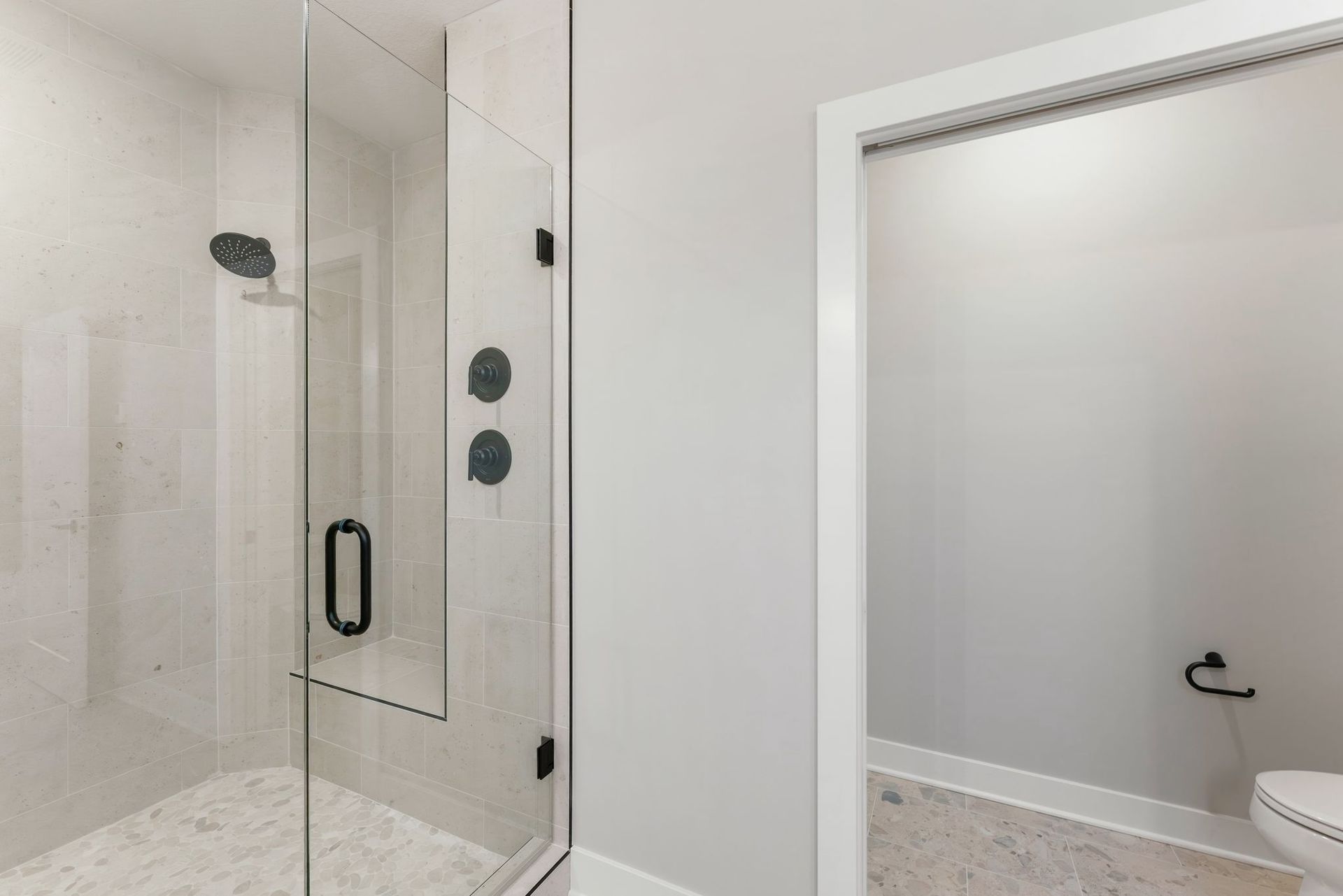 33 Cedar Hills Montreux QMI H S5209 Owners Bathroom 4of5 F1