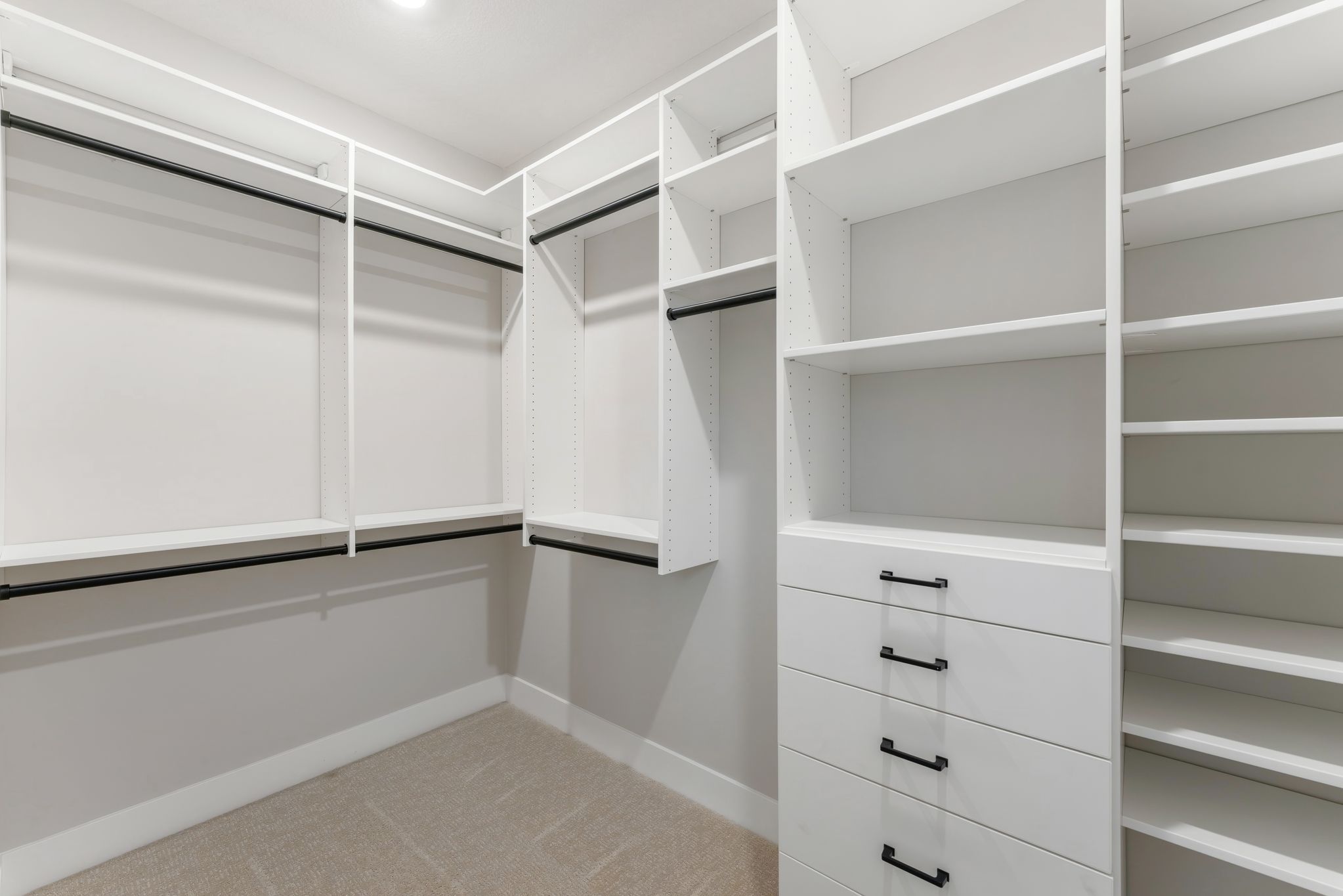 39 Cedar Hills Montreux QMI H S5209 Owners Closet F1