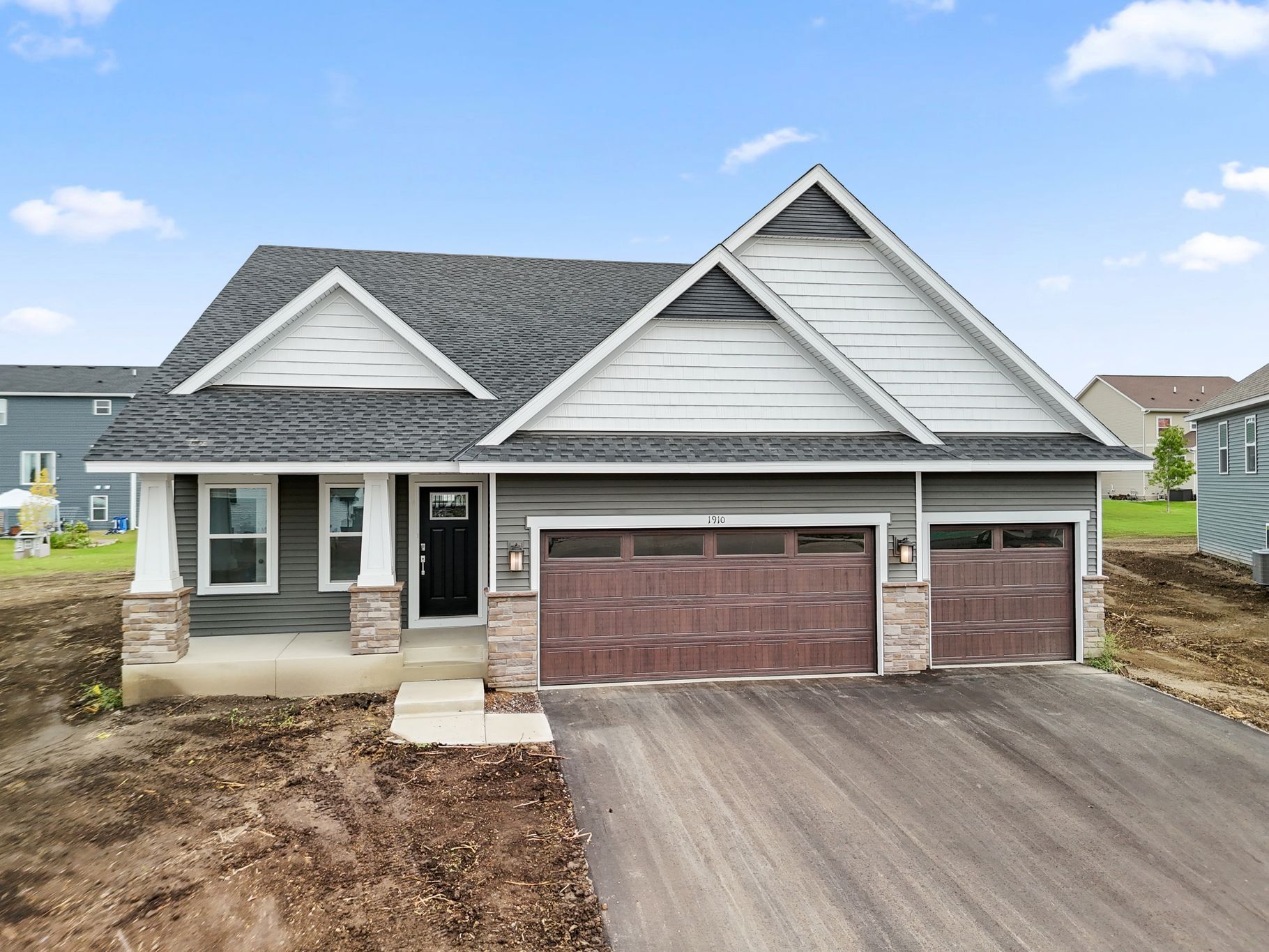1 Timber Creek Donovan QMI H S4407 Front Yard 2of2 F1