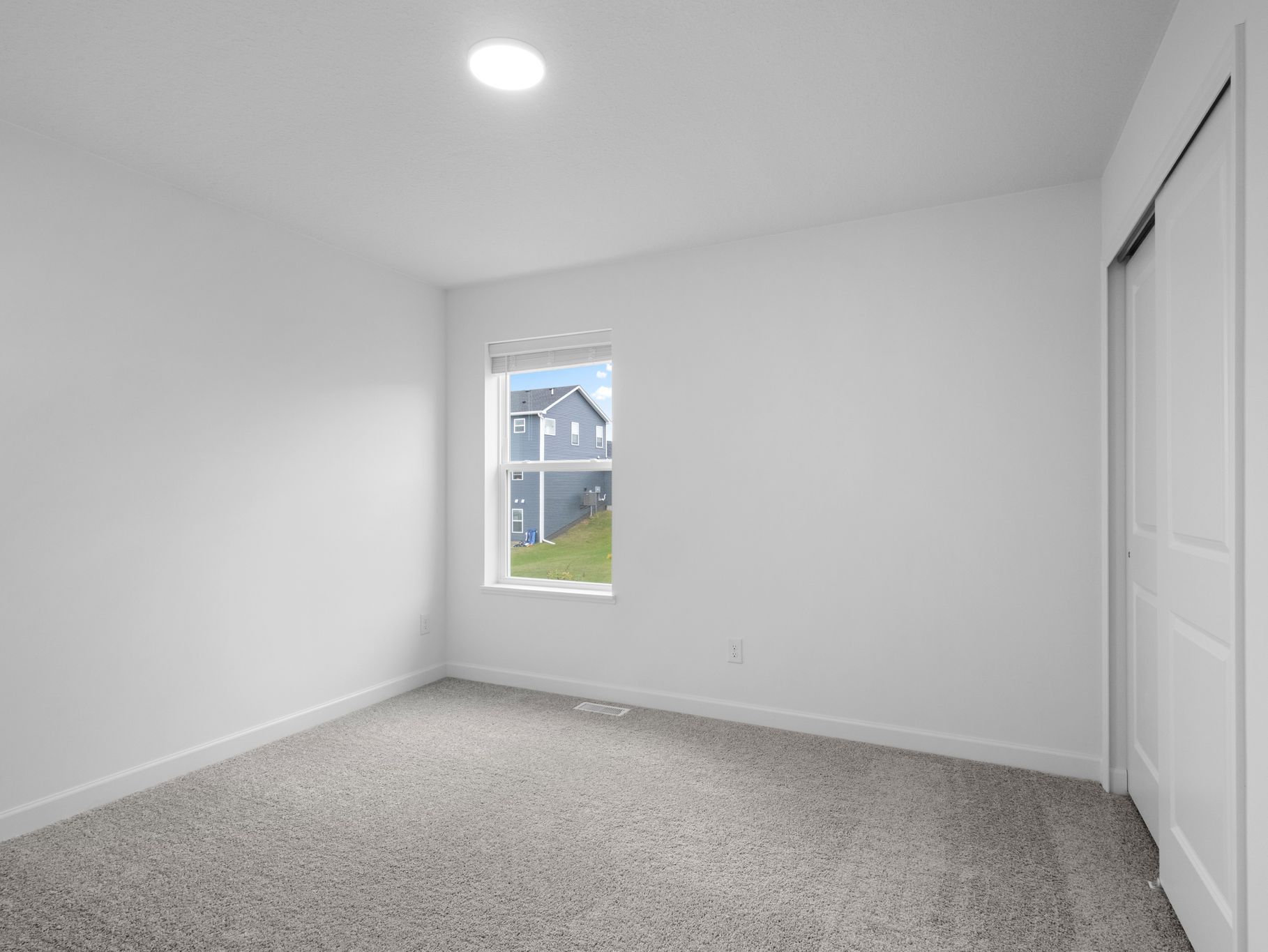 5 Timber Creek Donovan QMI H S4407 Bedroom 1of3 F1