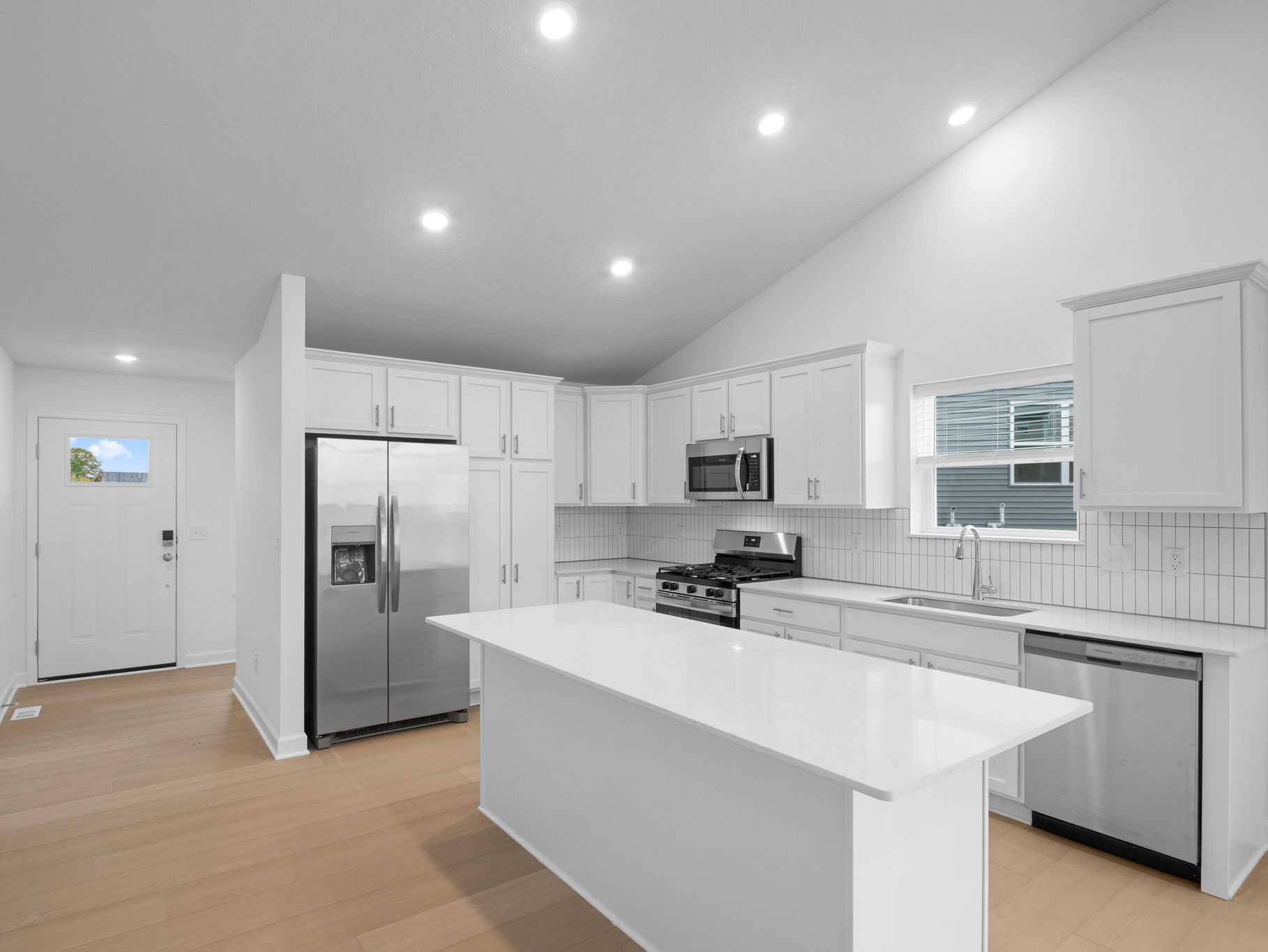 10 Timber Creek Donovan QMI H S4407 Kitchen 1of2 F1
