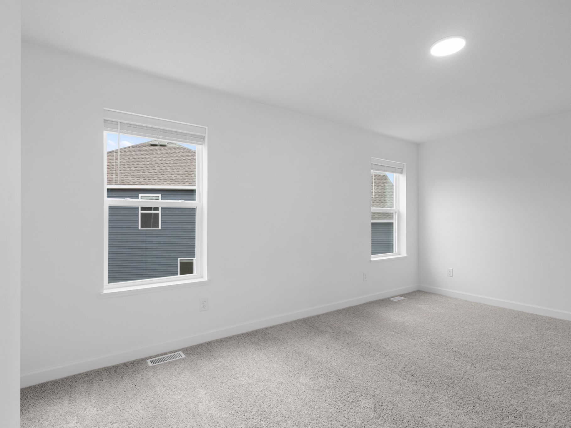 14 Timber Creek Donovan QMI H S4407 Owners Bedroom 1of2 F1