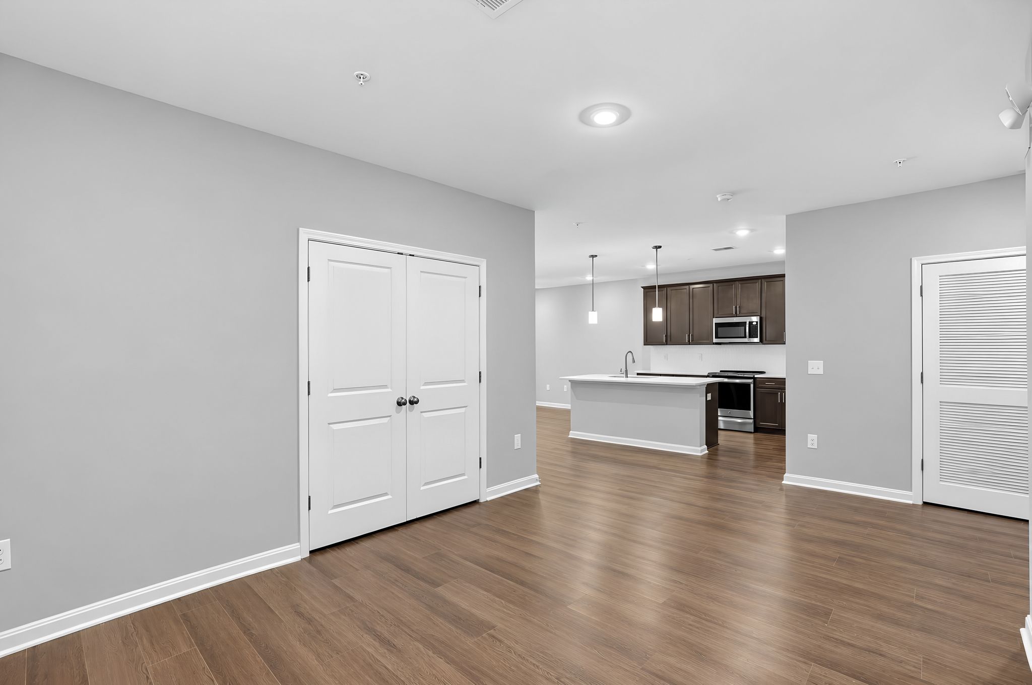 Beechfield Manors Rose Dining 1of2