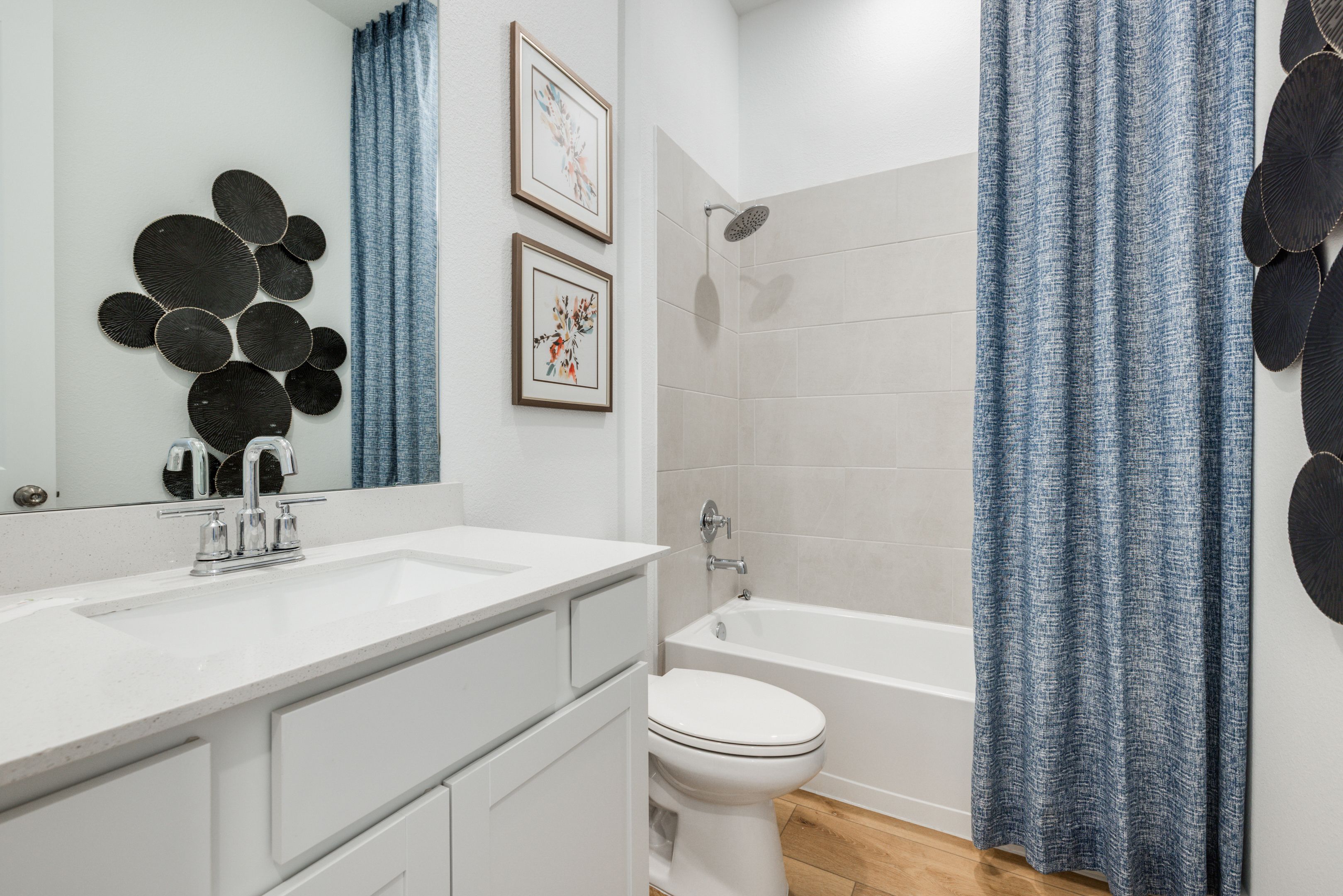 Grove Core Woodbridge Niles N028 Bath2 1of3 F1