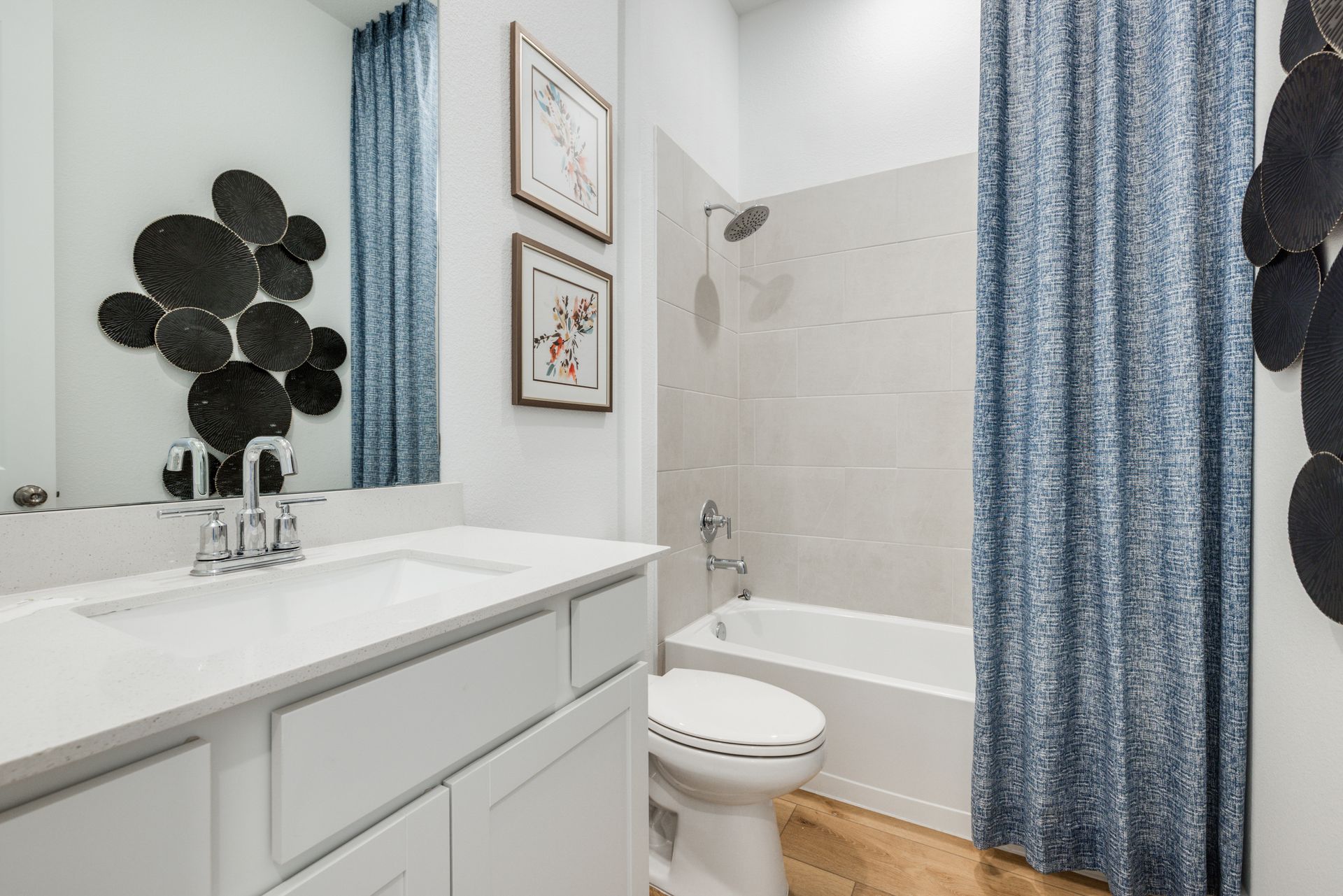 Grove Core Woodbridge Niles N028 Bath2 1of3 F1