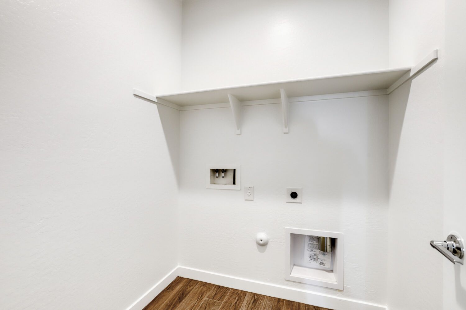 23351 W Pkwy Dr   Web Quality   010   10 Laundry Room