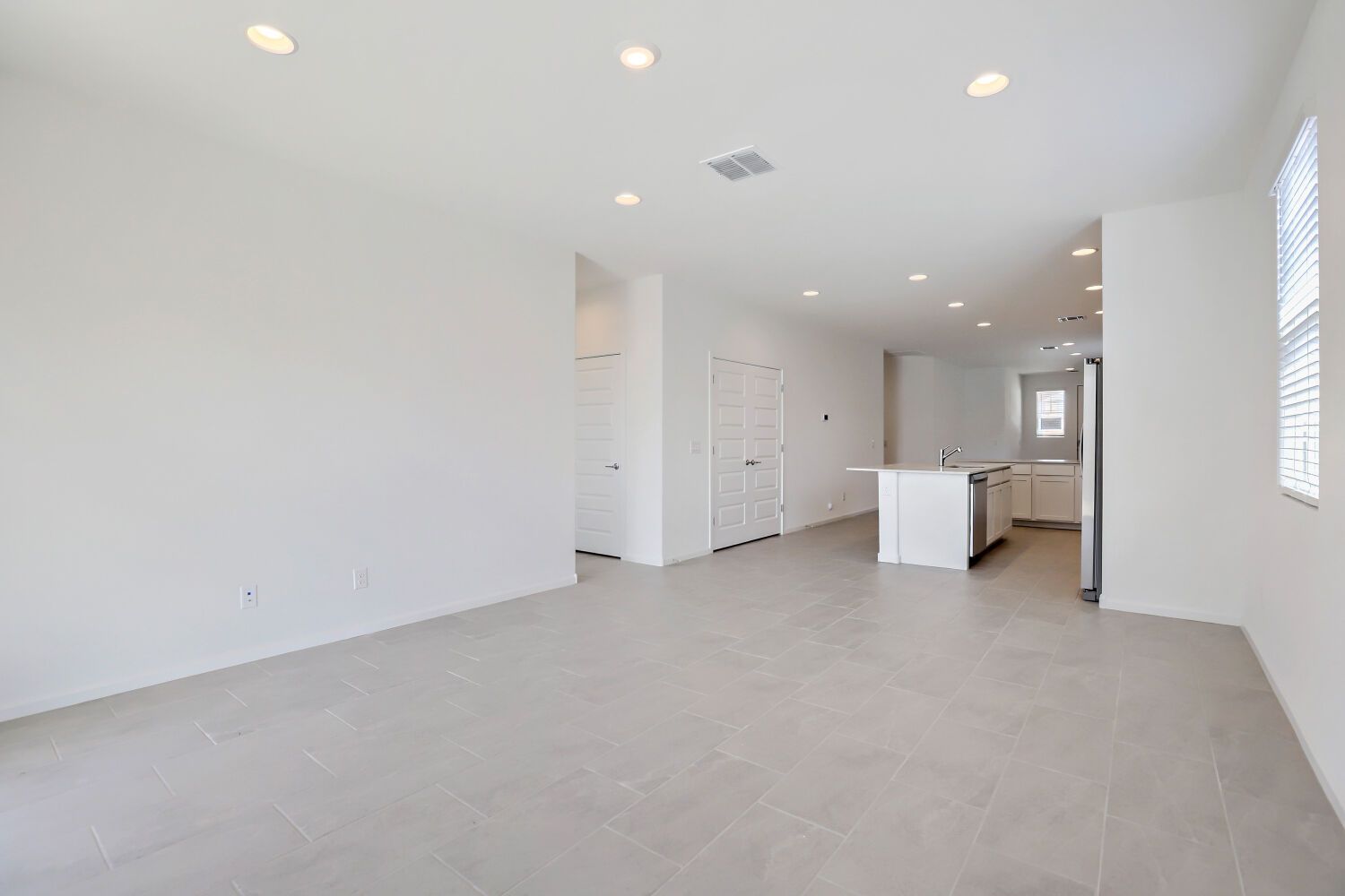 23197 W Corona Ave   Web Quality   006   06 Family Room
