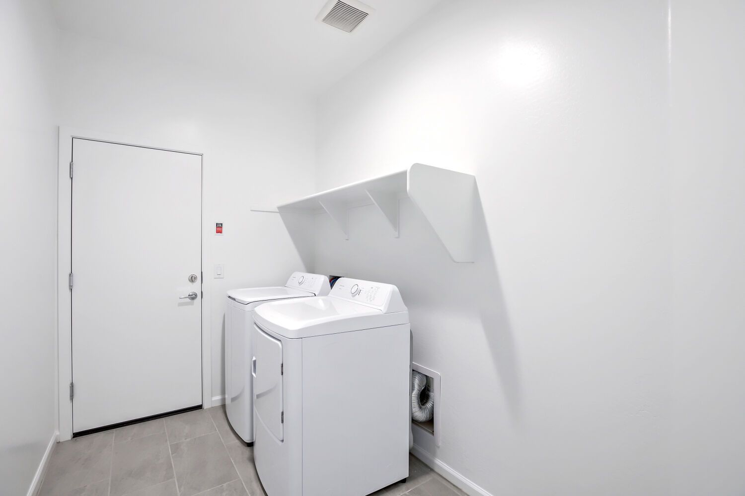 23197 W Corona Ave   Web Quality   010   10 Laundry Room