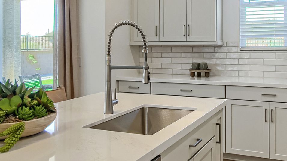 Horizon Saddleback Avery Kitchen 1of3 F1