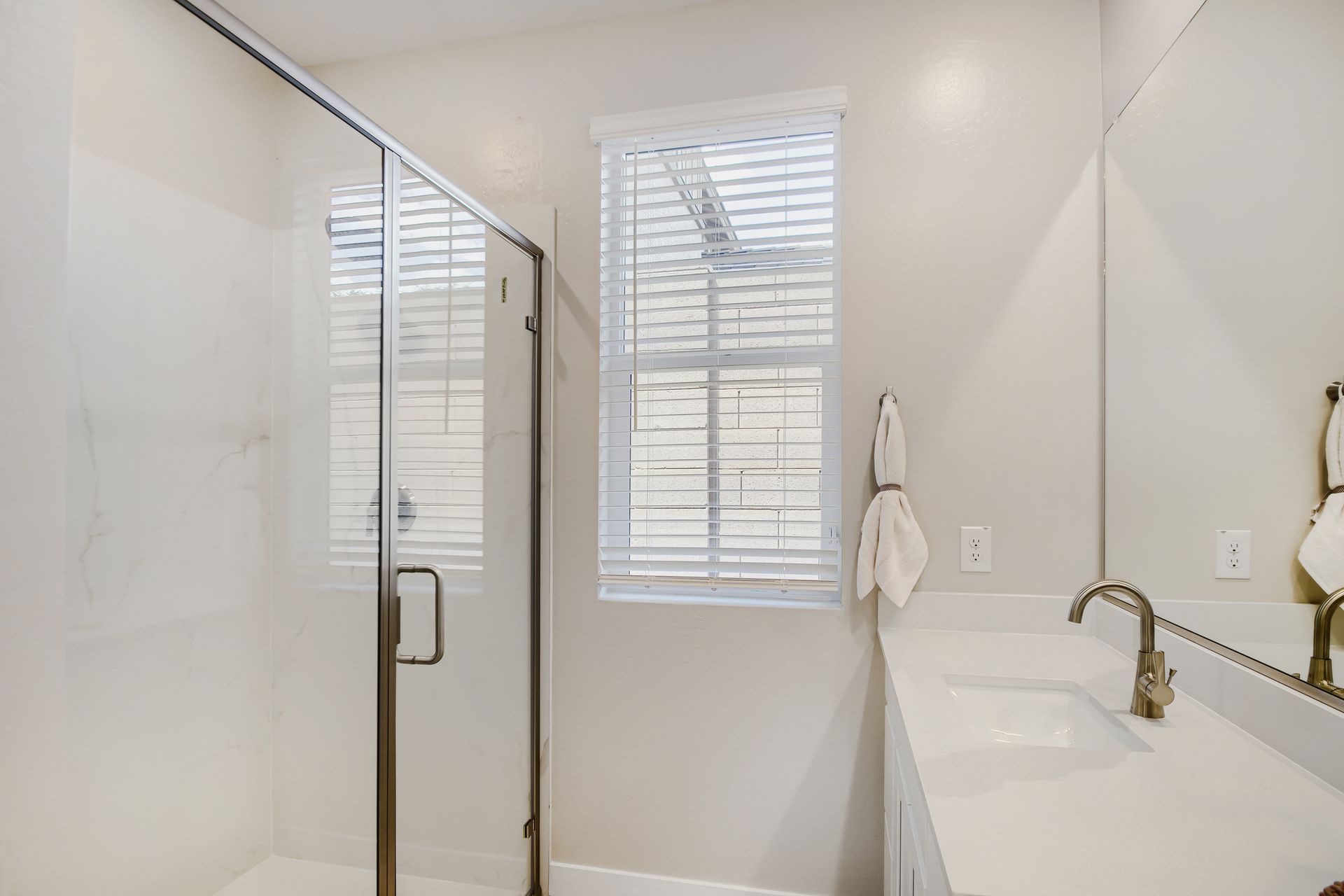 Discovery Saddleback Ironwood Owners Bath 2of2 F1
