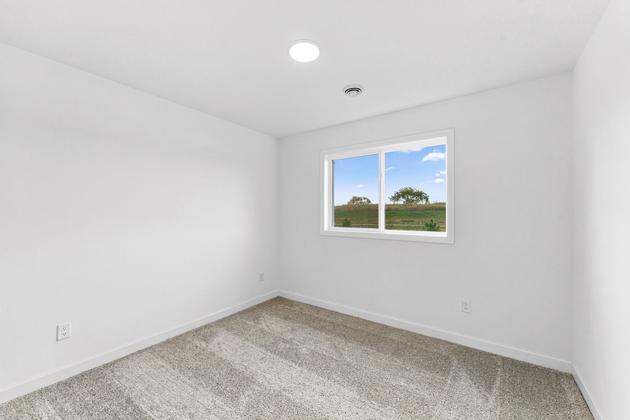 8 Watermark Lewis QMI H S20748548503 Bedroom 3of5 F0