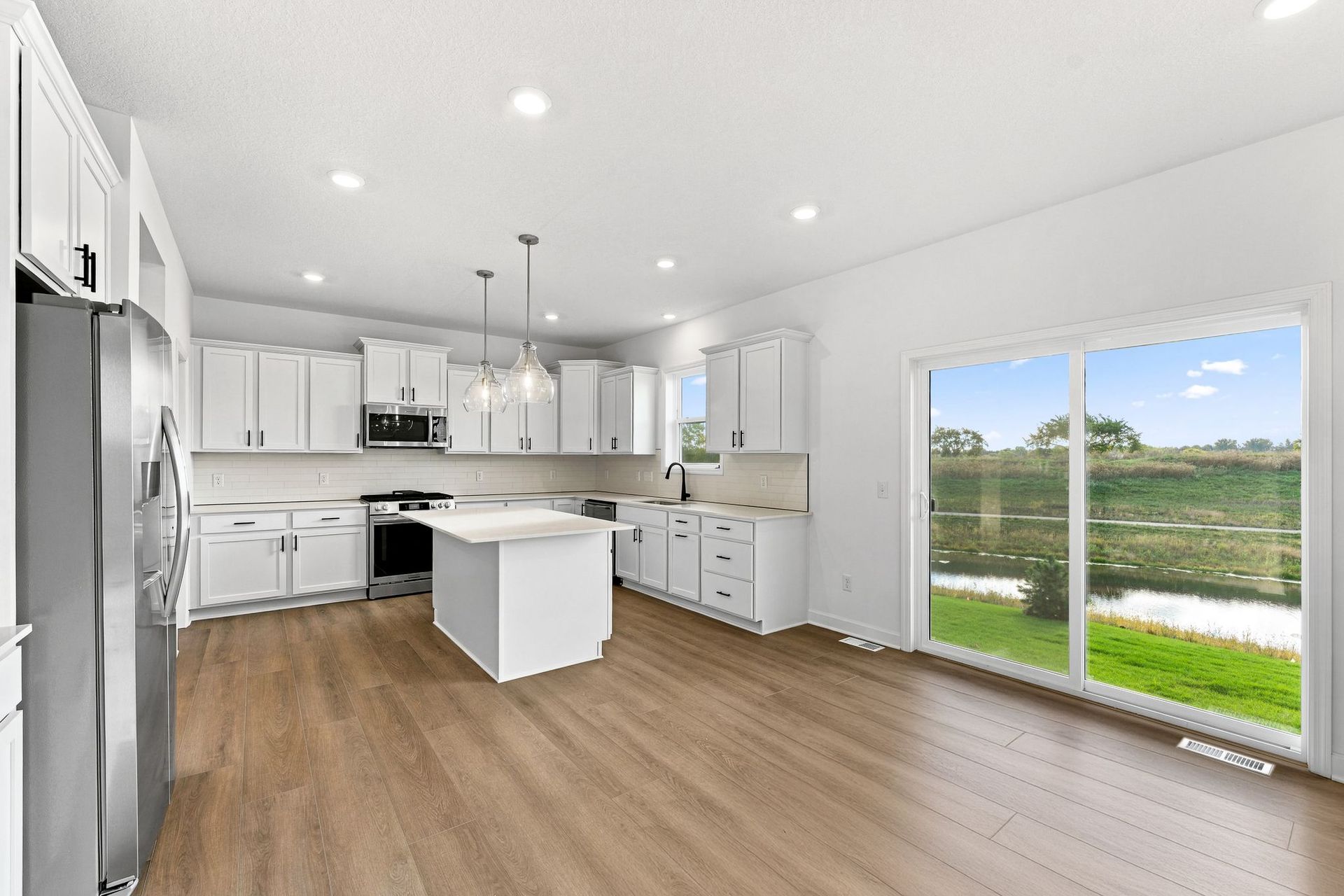 11 Watermark Lewis QMI H S20748548503 Dining Room F1