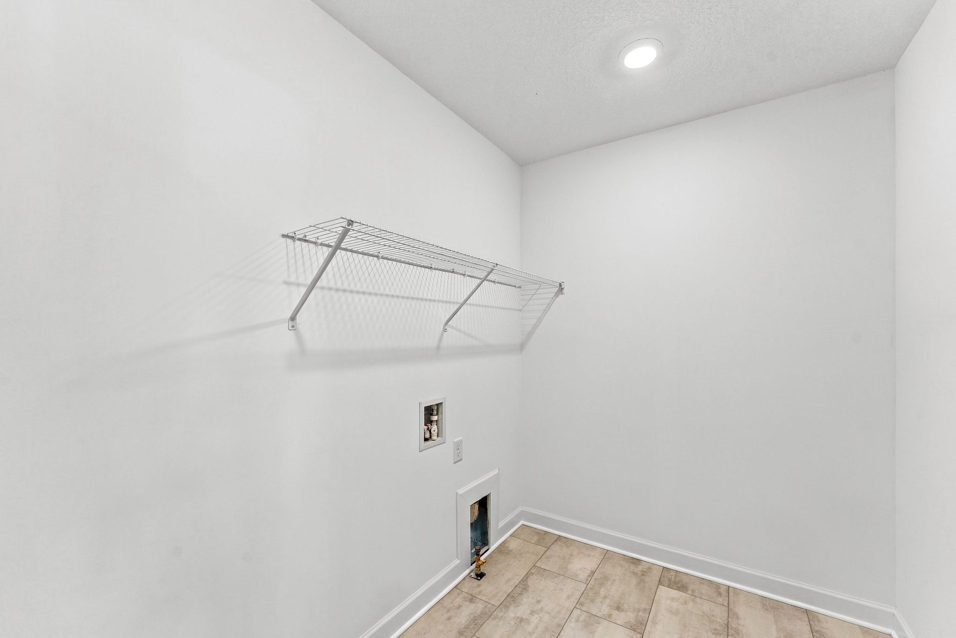 16 Watermark Lewis QMI H S20748548503 Laundry Room F2
