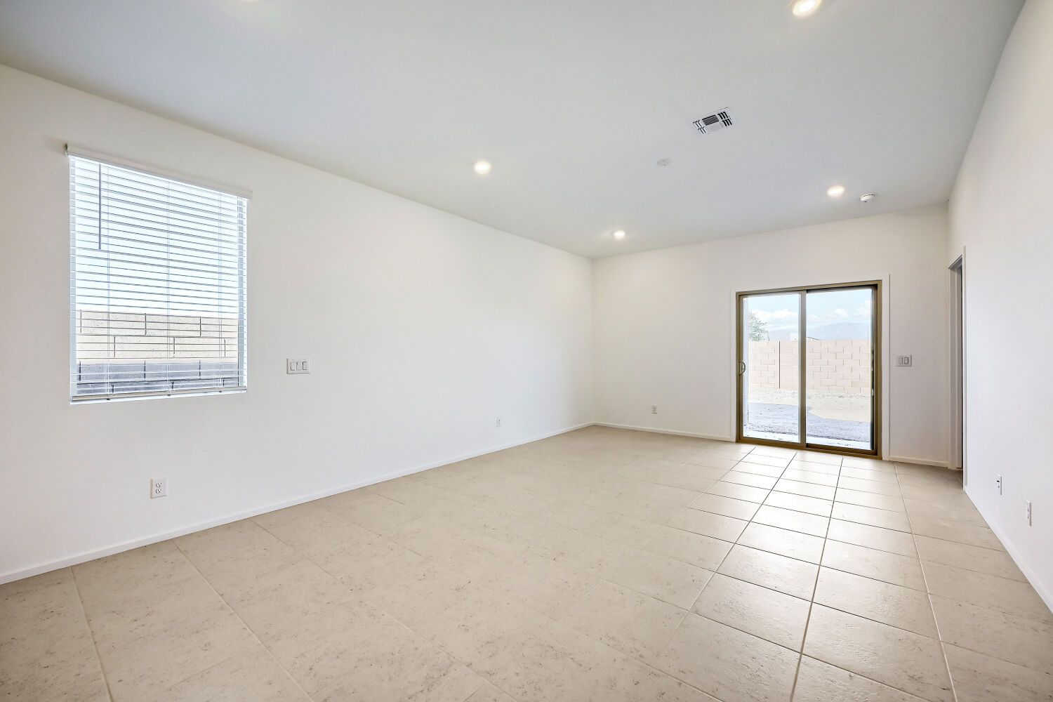 34457 S Fallstreak Dr   Web Quality   002   02 Living Room